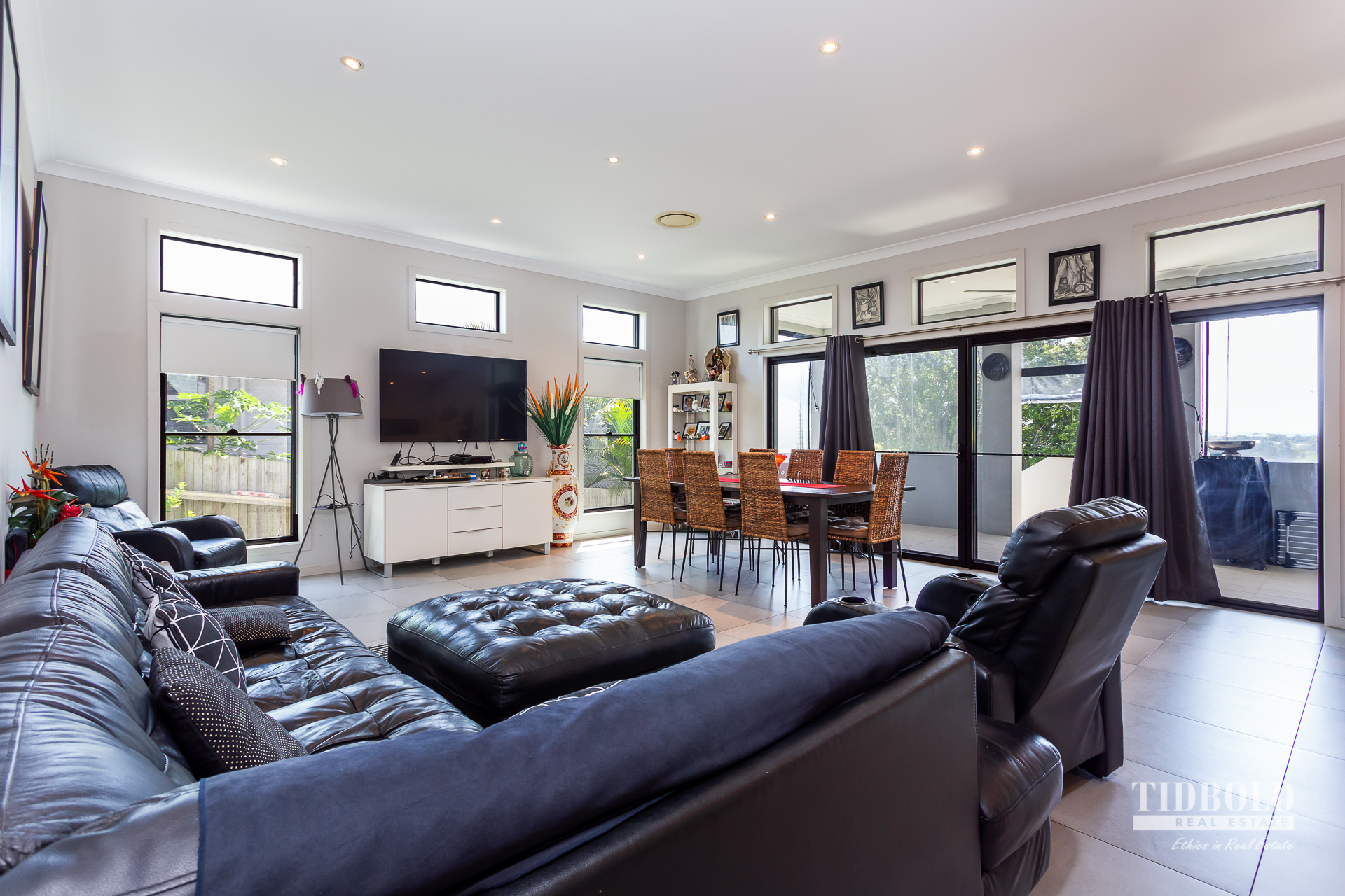 11 Cypress Street, Redland Bay - Thumbnail 3