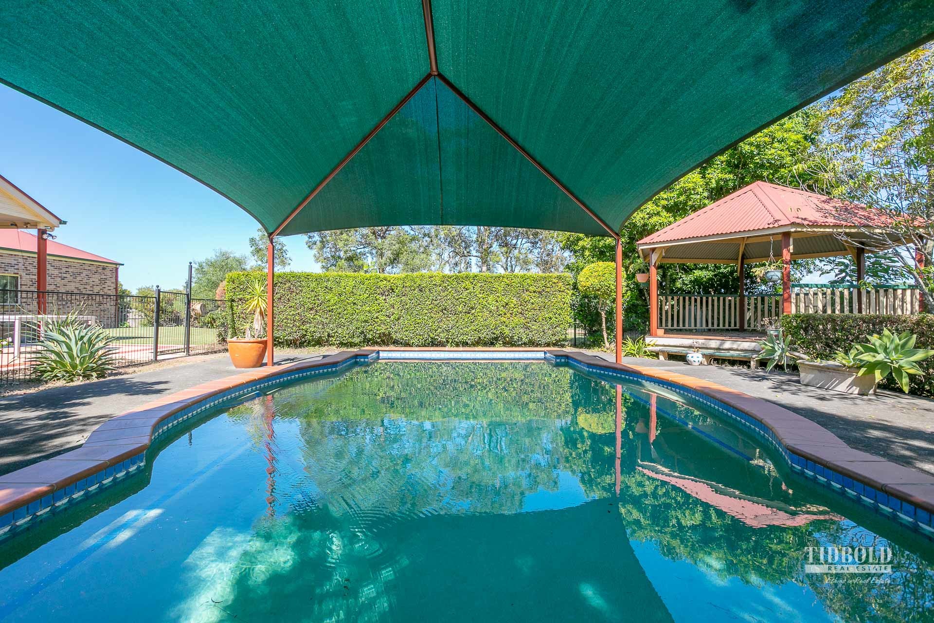 8 Malcomia Street, Redland Bay - Thumbnail 2
