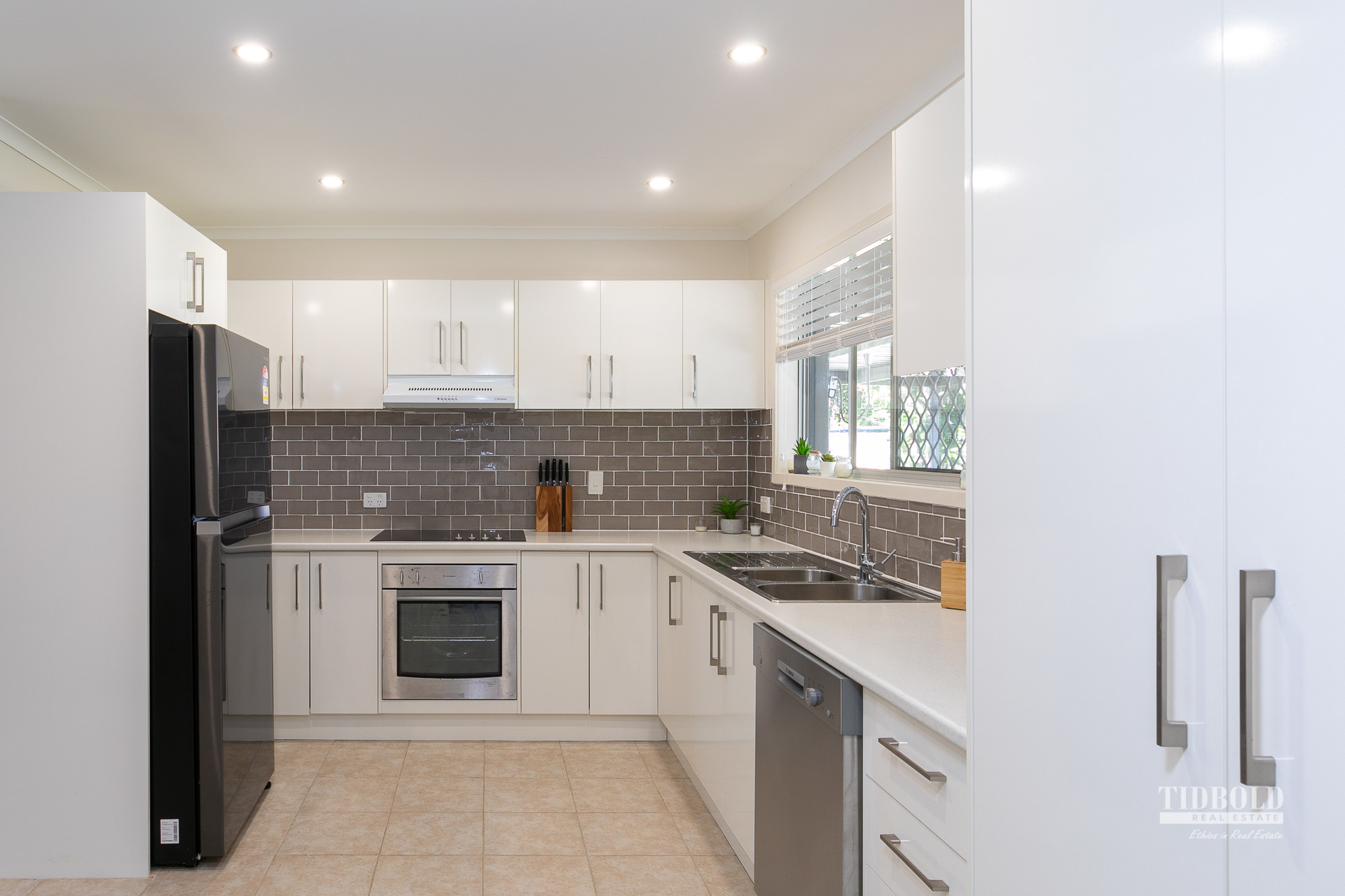 309 Colburn Avenue, Victoria Point - Thumbnail 2