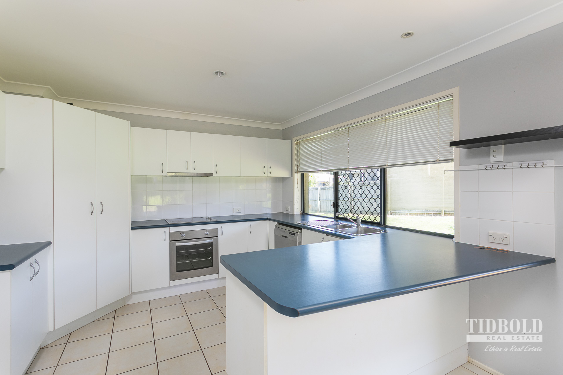 27 Attenborough Circuit, Redland Bay - Thumbnail 2