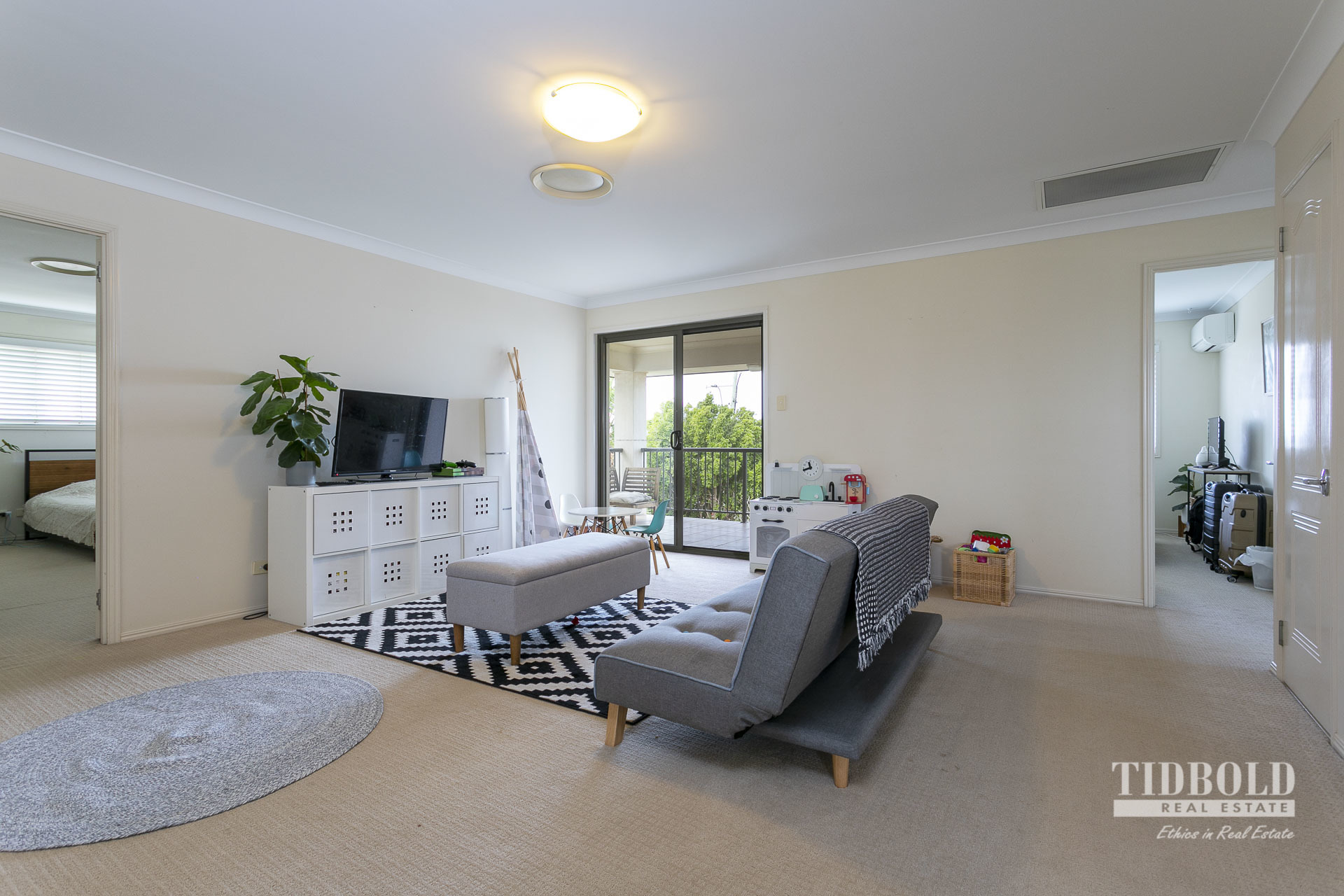 21 Lindeman Place, Redland Bay - Thumbnail 6