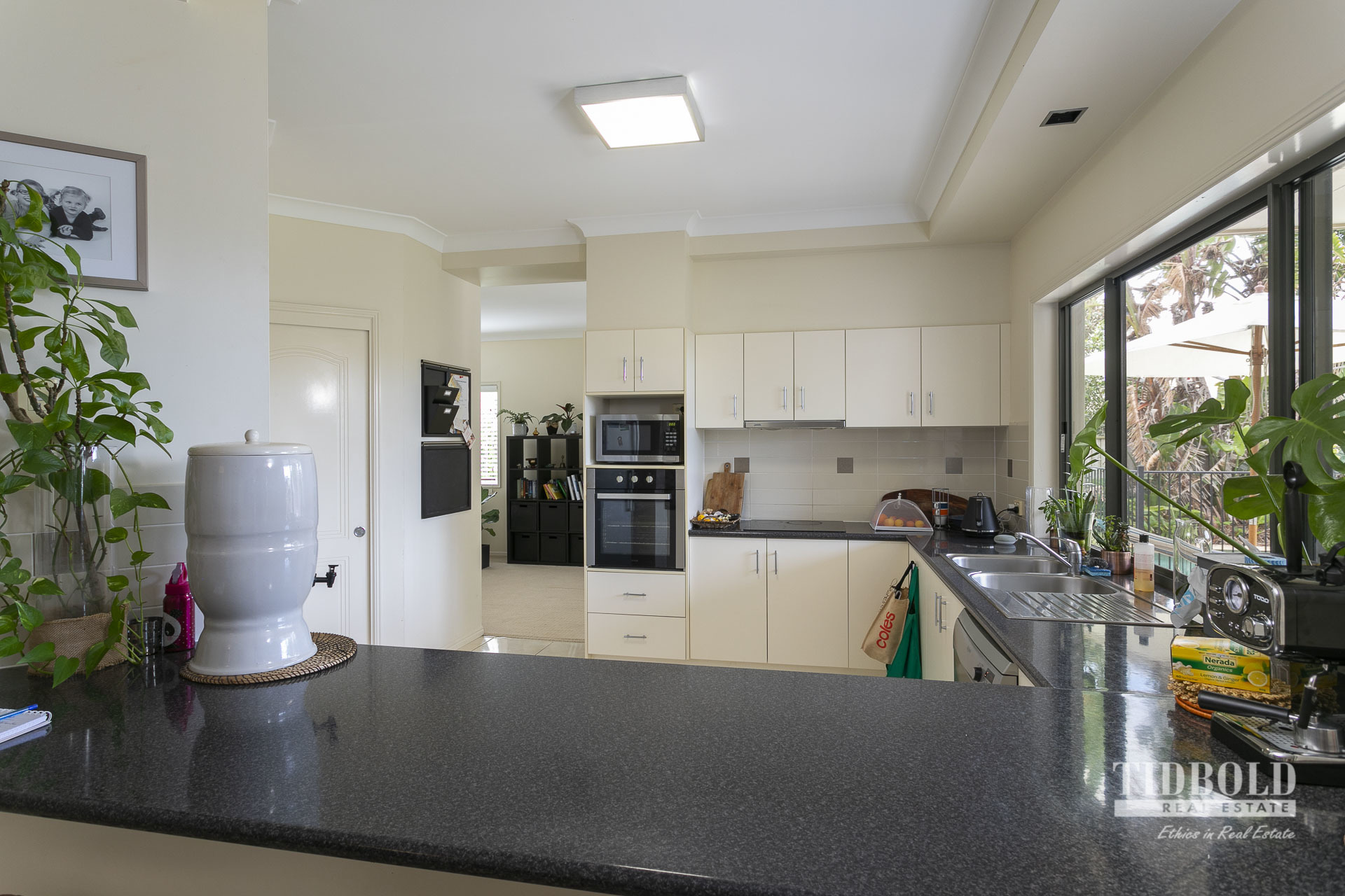 21 Lindeman Place, Redland Bay - Thumbnail 4
