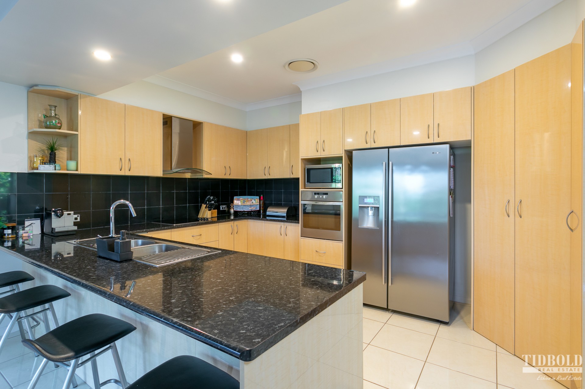 1 Truro Court, Redland Bay - Thumbnail 3