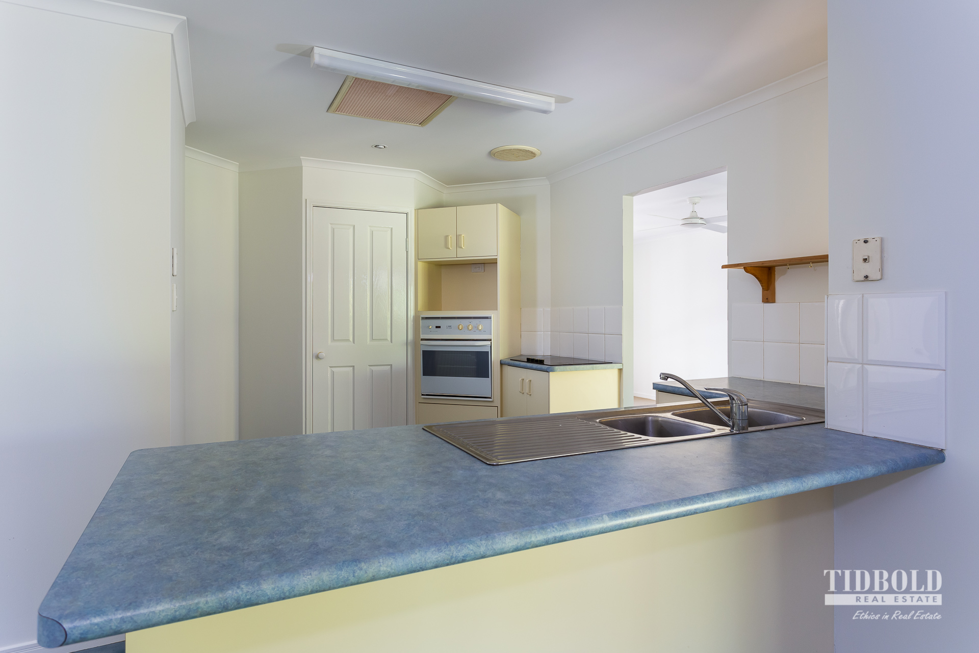 11 Pinelands Circuit, Redland Bay - Thumbnail 2
