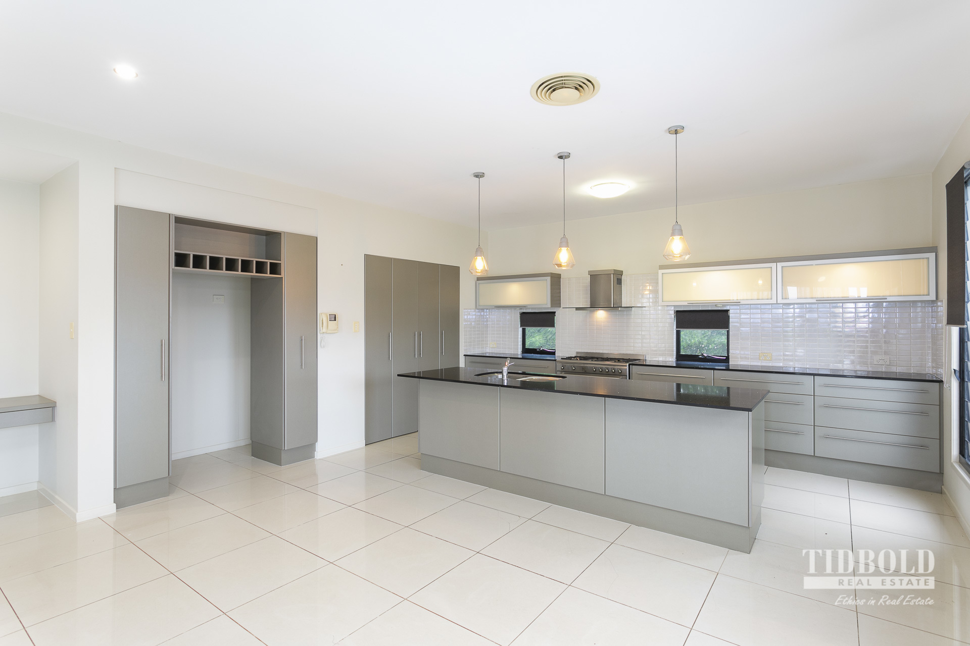 27 Huntly Place, Redland Bay - Thumbnail 5