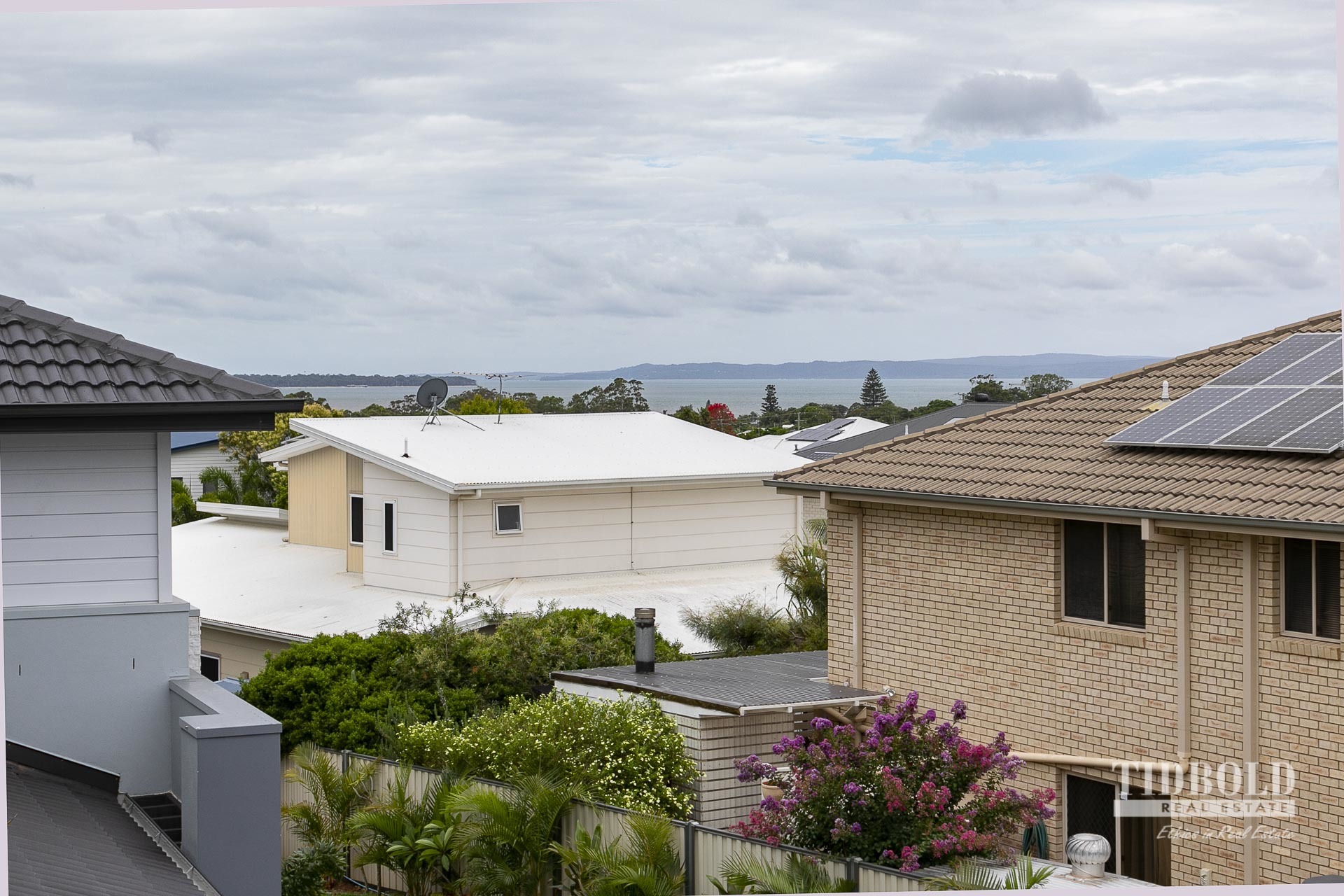 27 Huntly Place, Redland Bay - Thumbnail 3