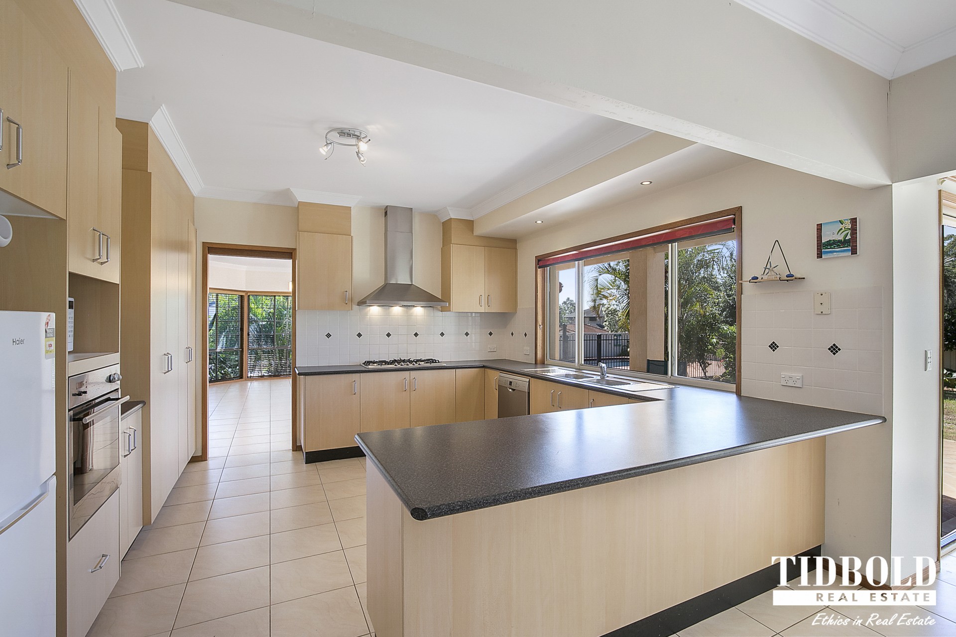 31 Penzance Drive, Redland Bay - Thumbnail 3