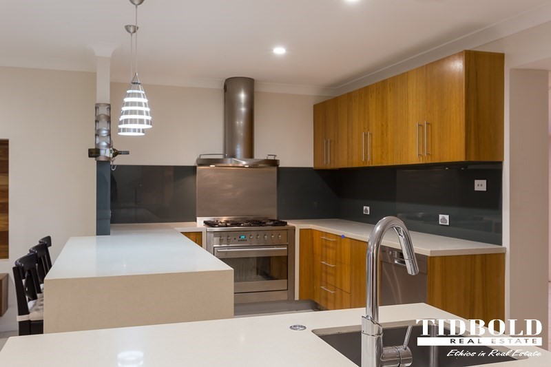 32 Jay Crescent, Redland Bay - Thumbnail 3