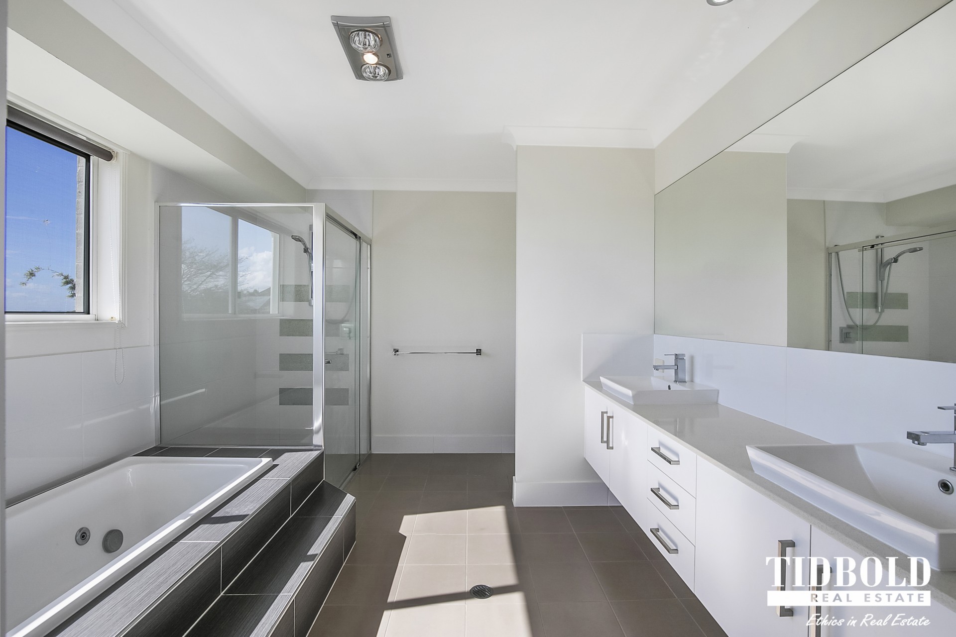 71 Spinnaker Circuit, Redland Bay - Thumbnail 7