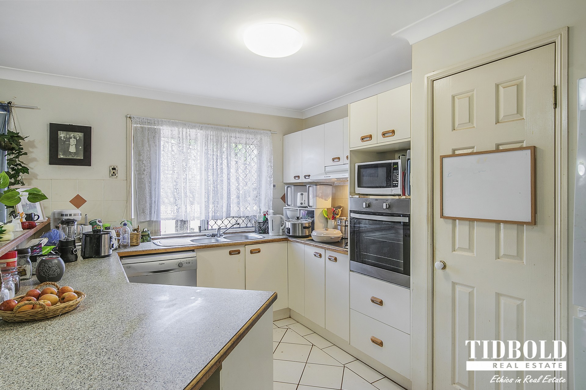 3 Roger Court, Redland Bay - Thumbnail 2
