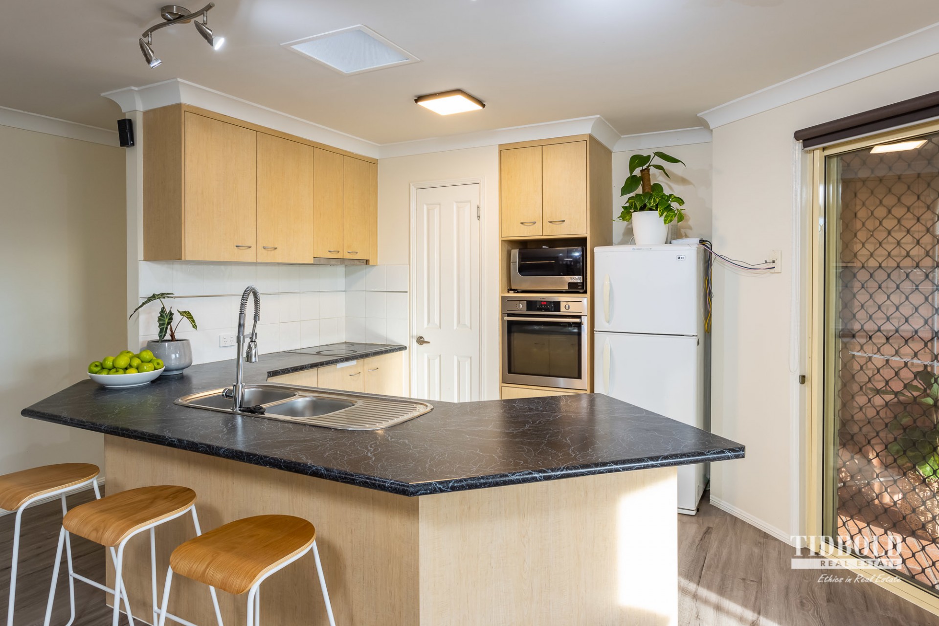 16 Murdock Place, Wakerley - Thumbnail 4