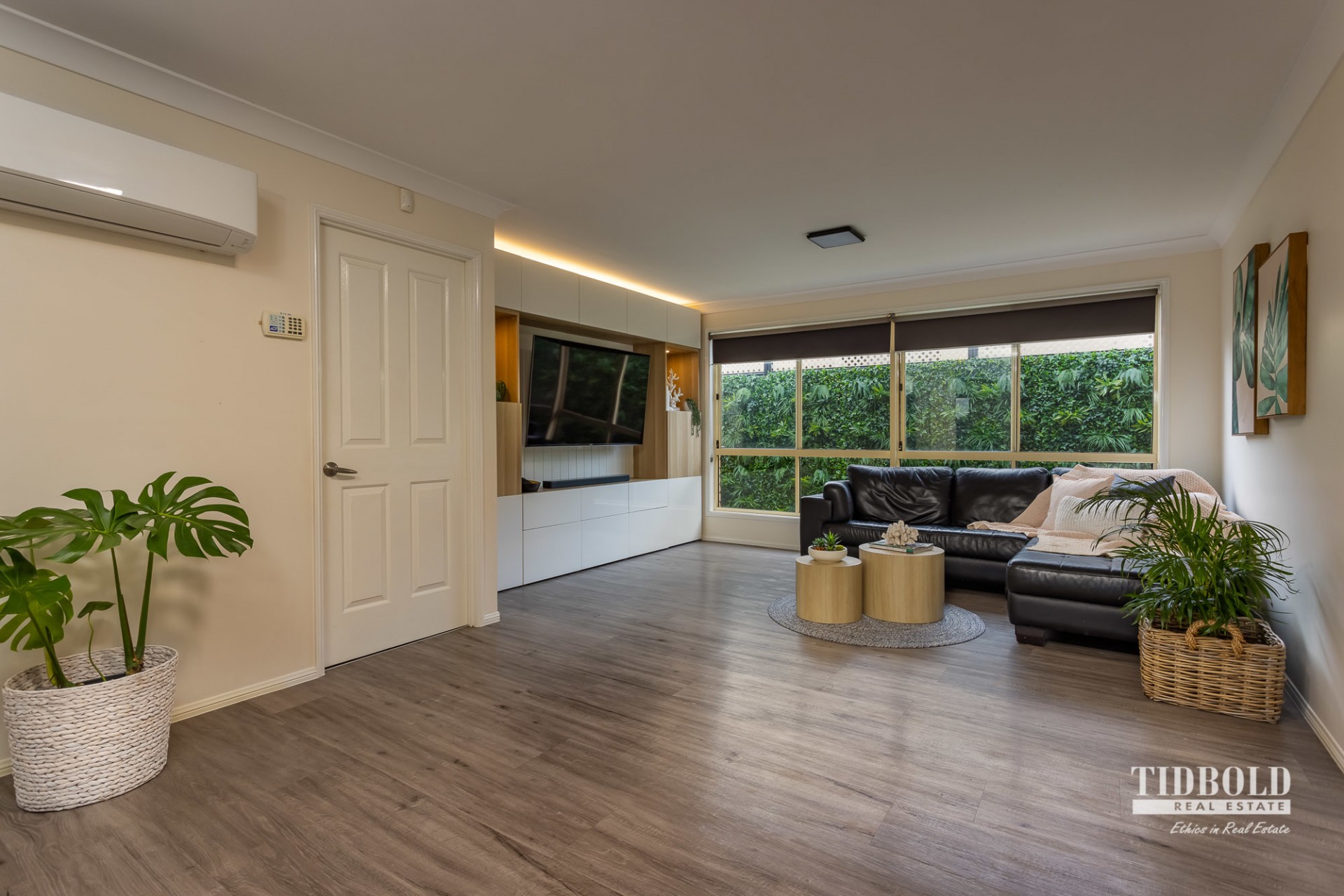 16 Murdock Place, Wakerley - Thumbnail 2