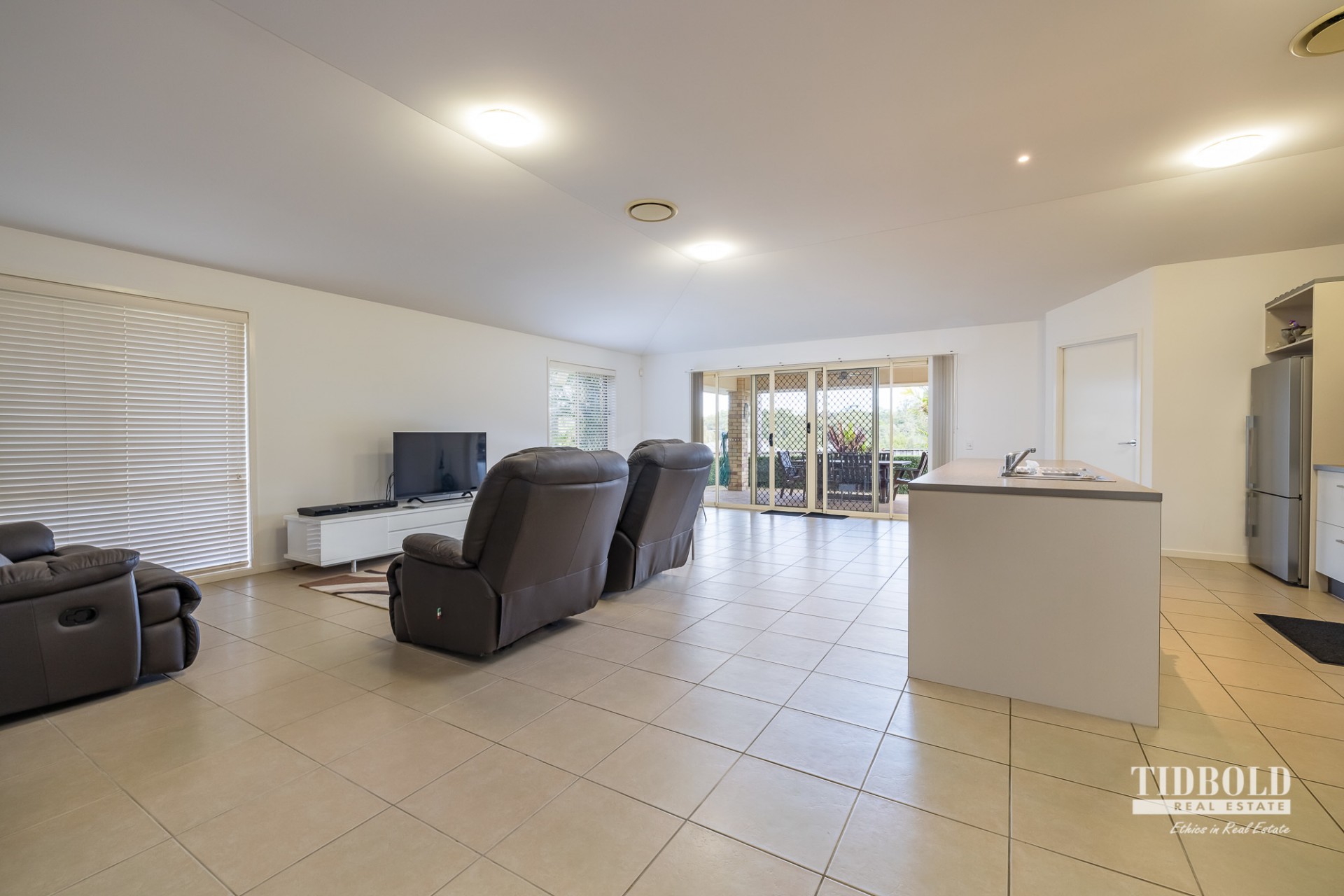 70 Ebony Crescent, Redland Bay - Thumbnail 5