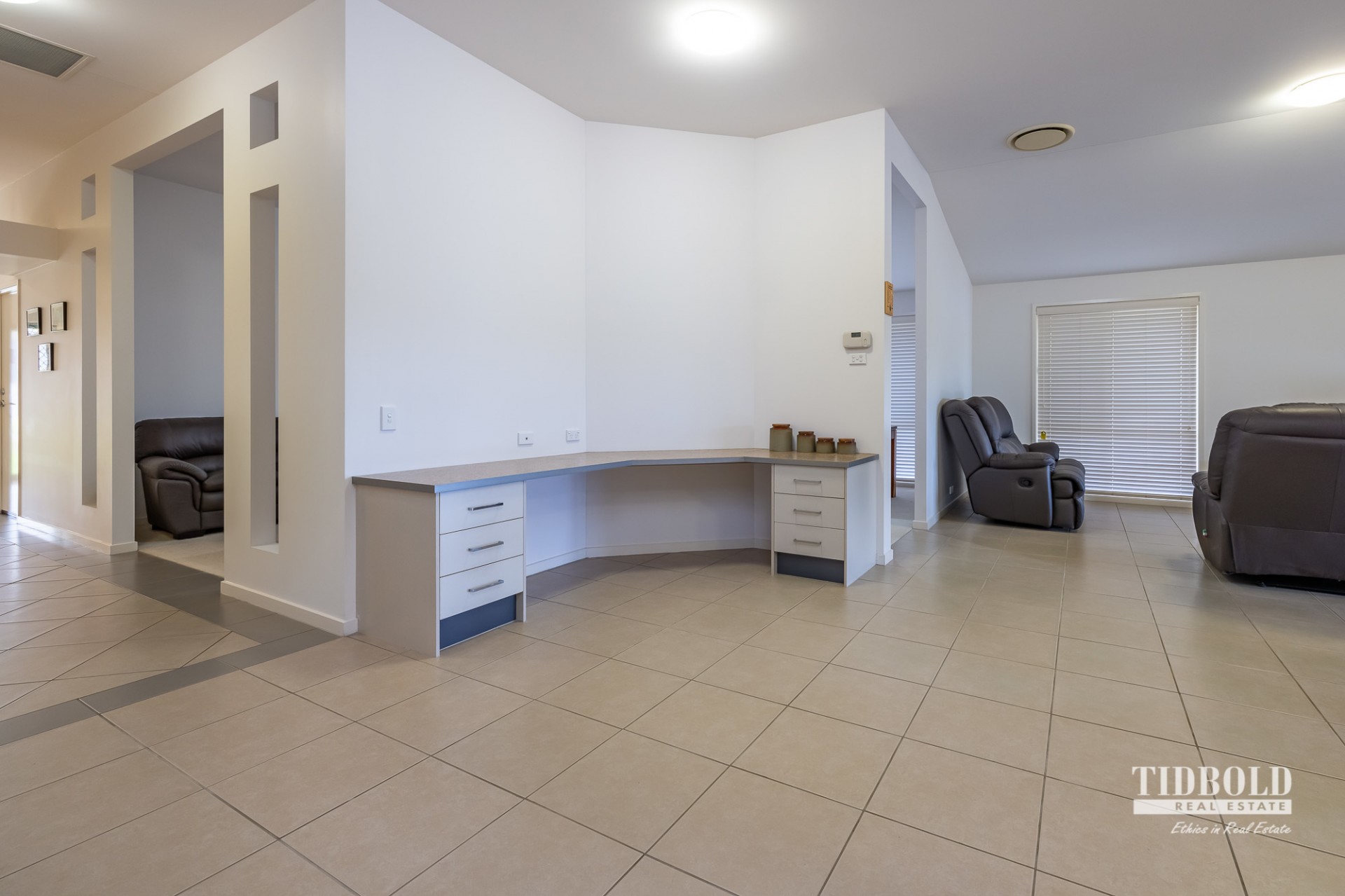 70 Ebony Crescent, Redland Bay - Thumbnail 7