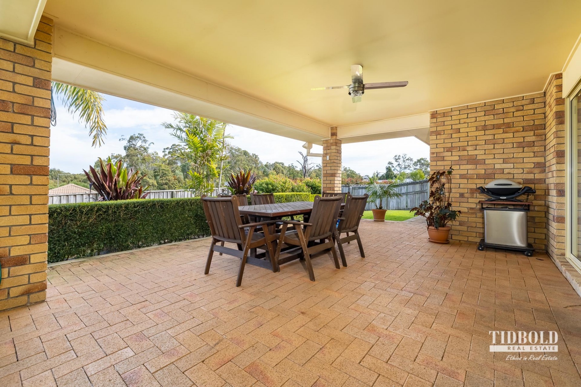 70 Ebony Crescent, Redland Bay - Thumbnail 3