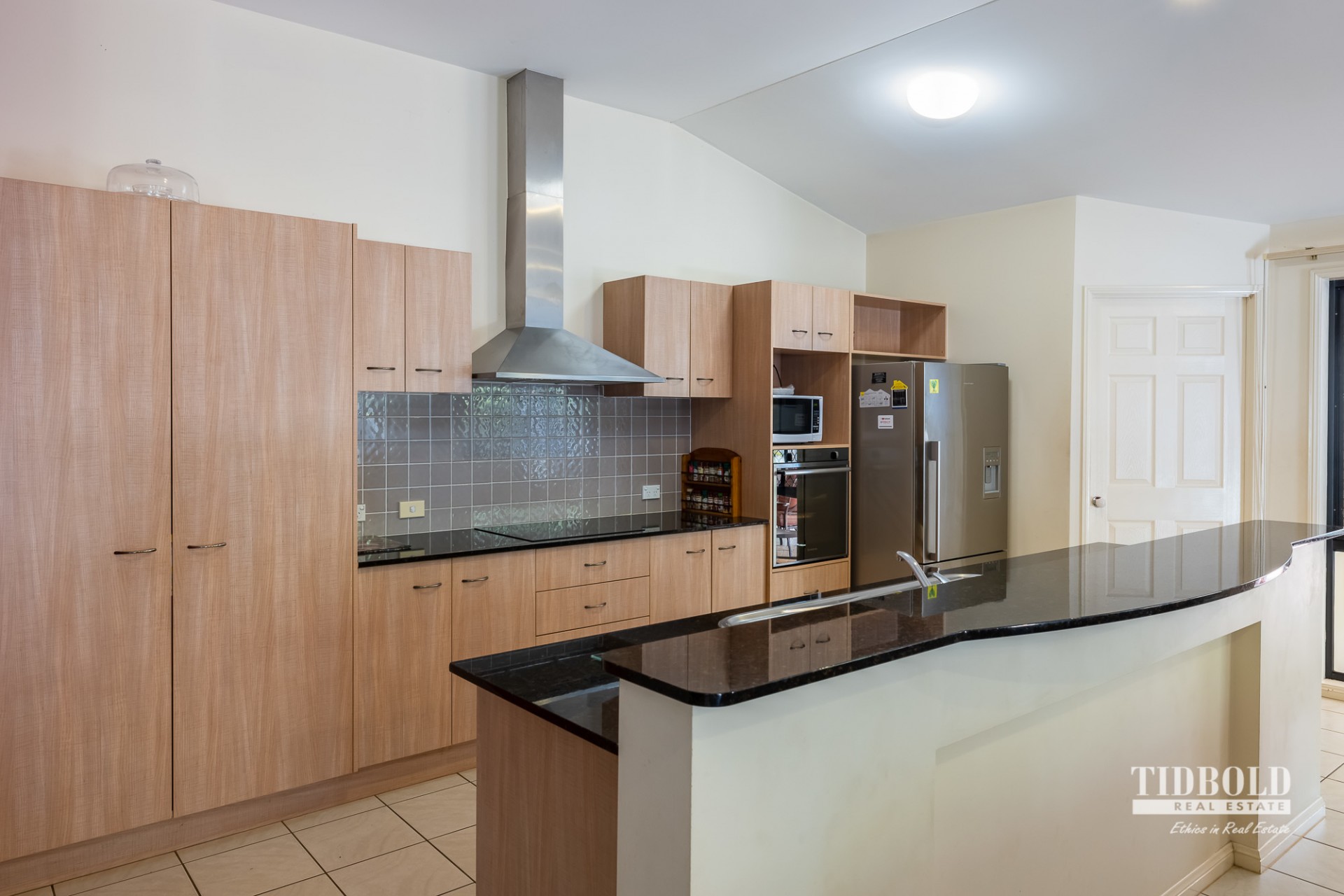 51 Spinnaker Circuit, Redland Bay - Thumbnail 3