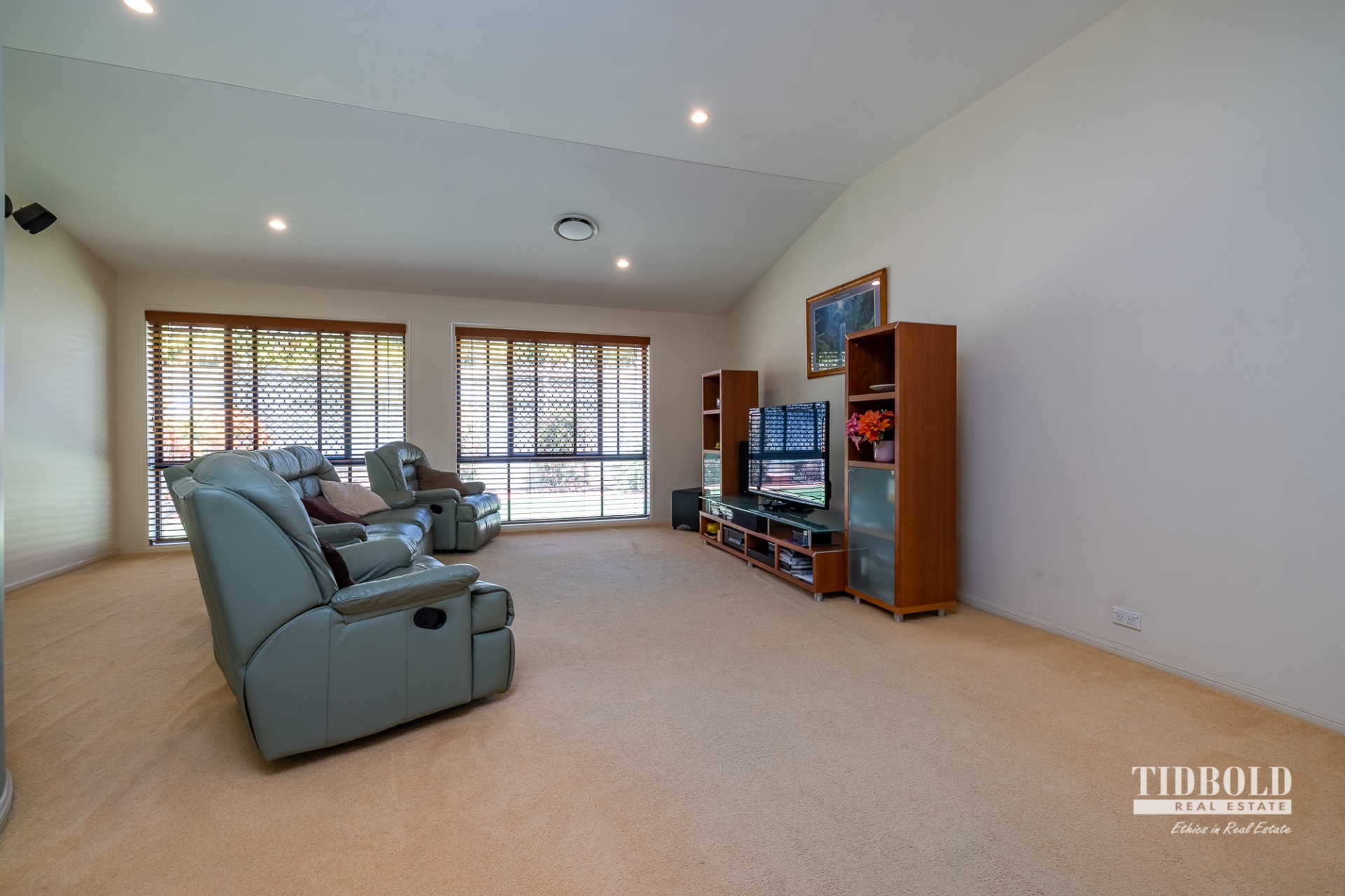 51 Spinnaker Circuit, Redland Bay - Thumbnail 6