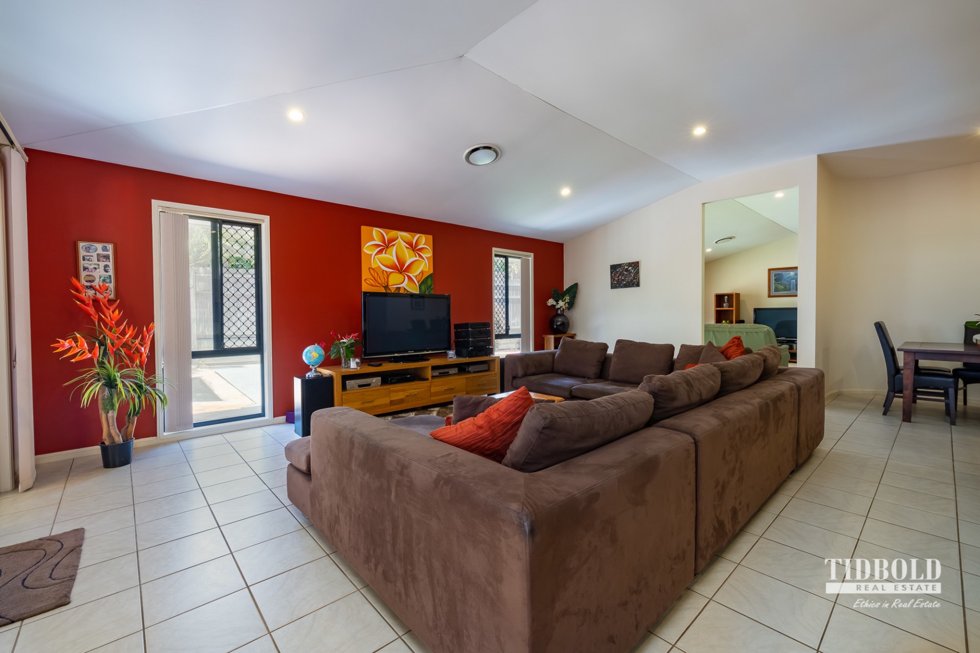 51 Spinnaker Circuit, Redland Bay - Thumbnail 4