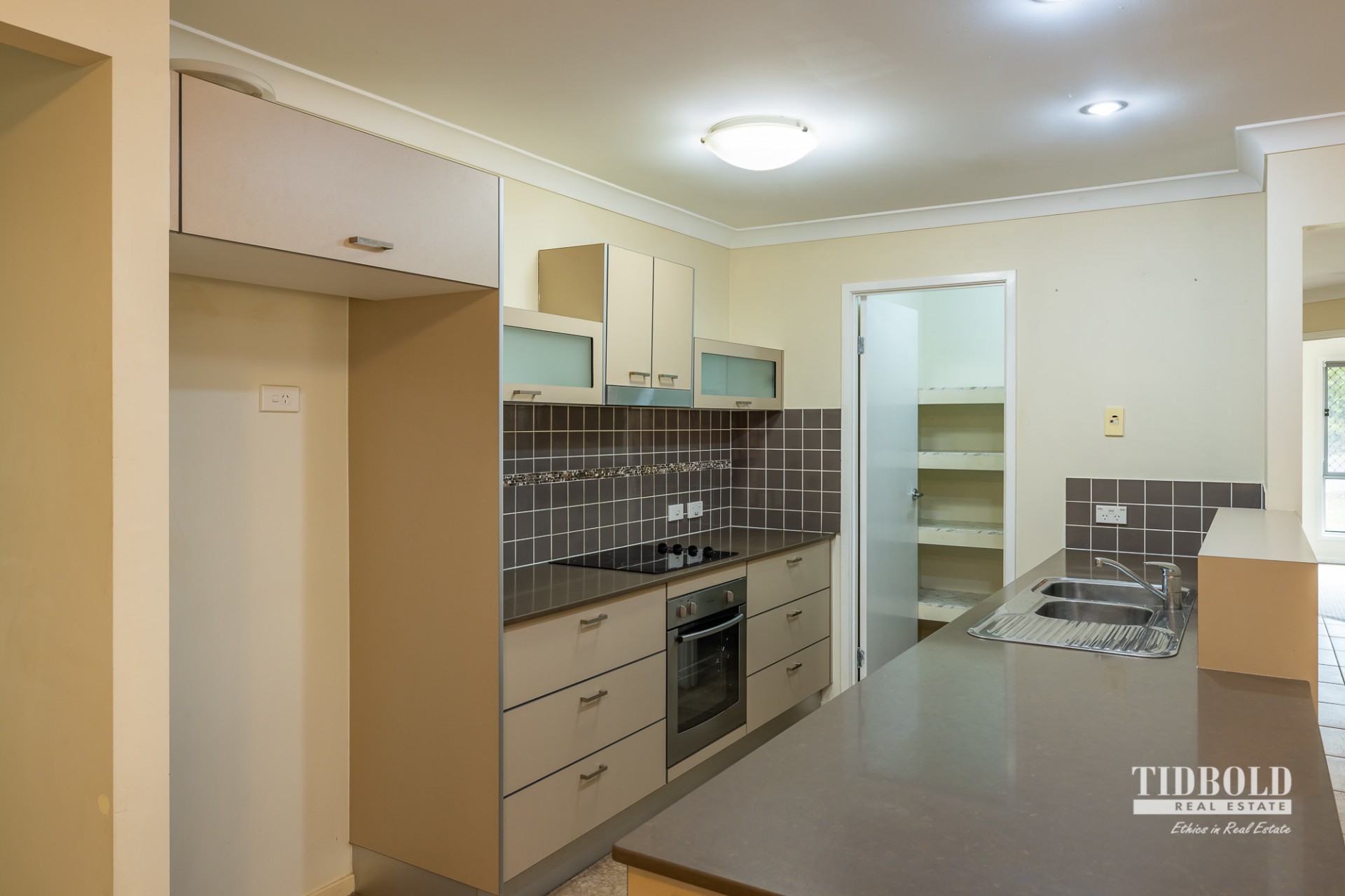 17 Keswick Place, Redland Bay - Thumbnail 2