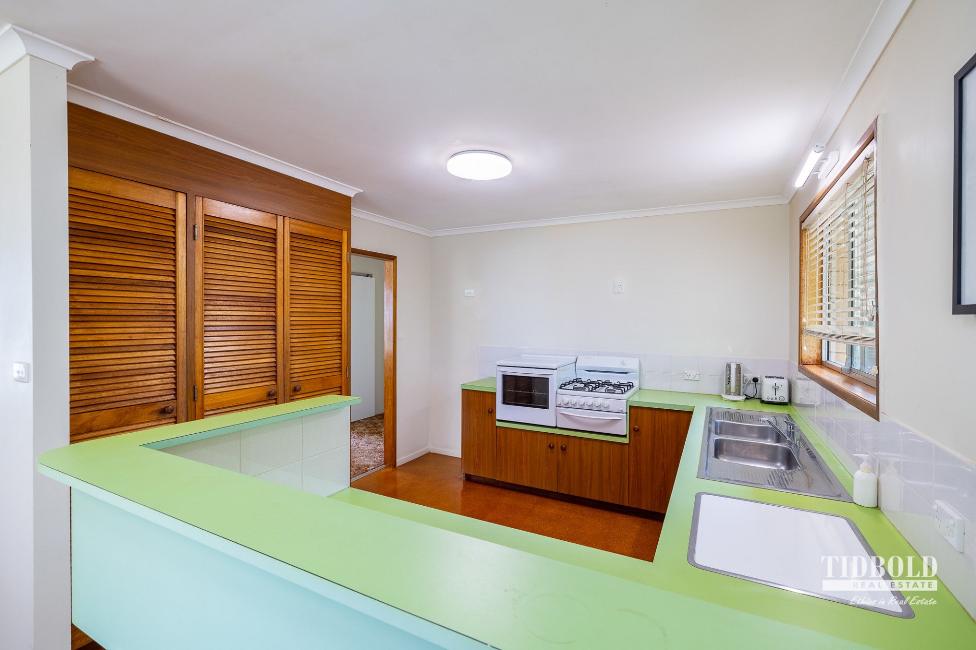 221-223 Dart Street, Redland Bay - Thumbnail 3