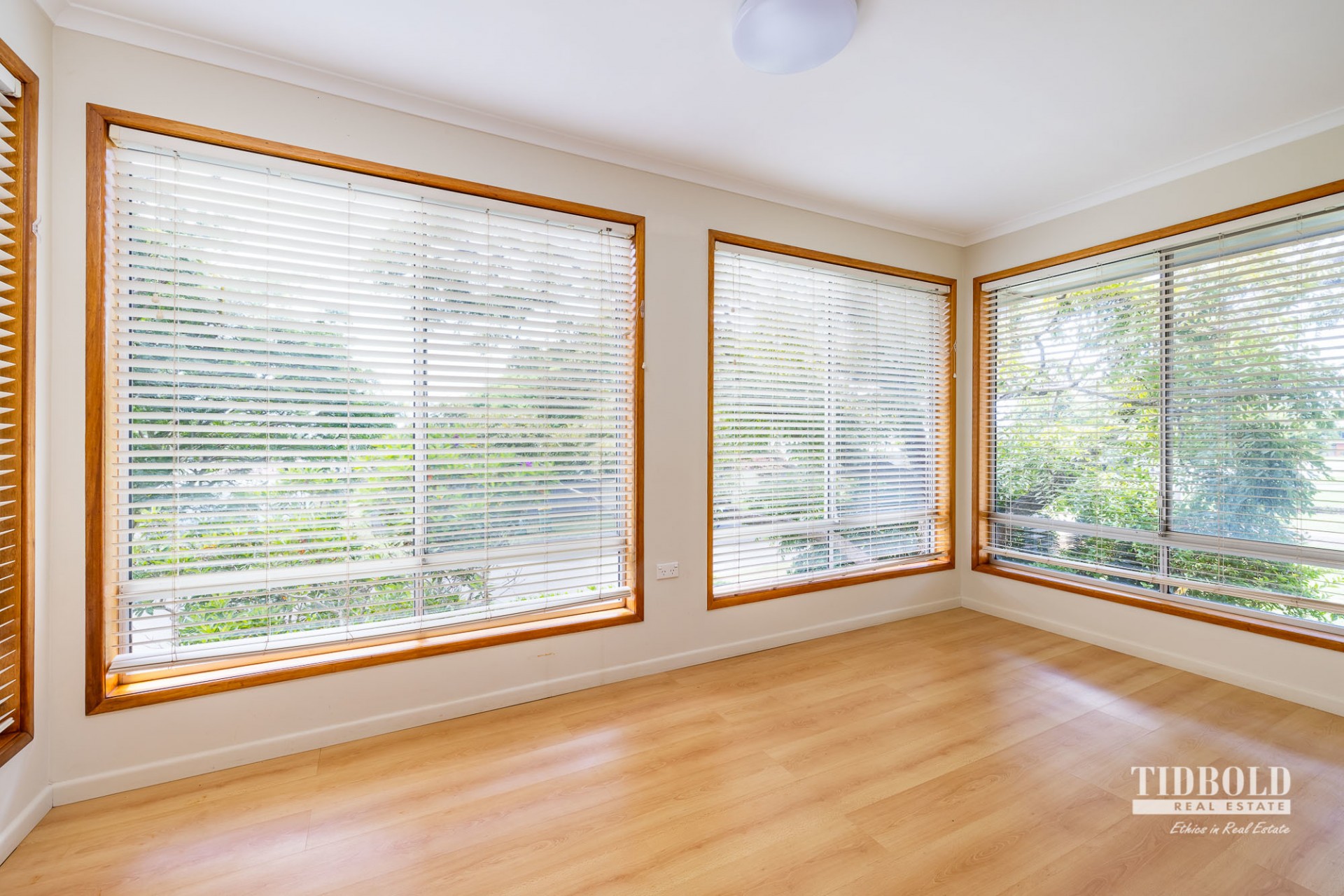 221-223 Dart Street, Redland Bay - Thumbnail 5