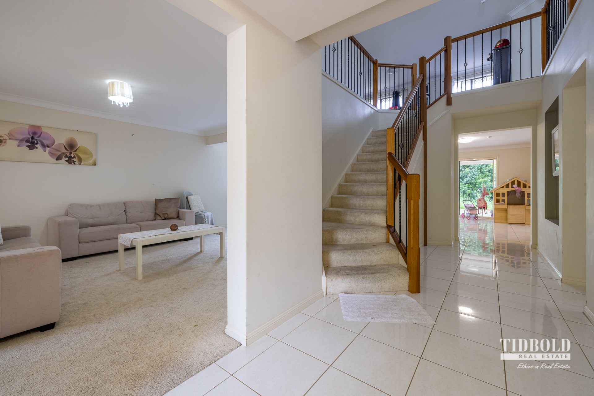 16 Magnetic Place, Redland Bay - Thumbnail 4