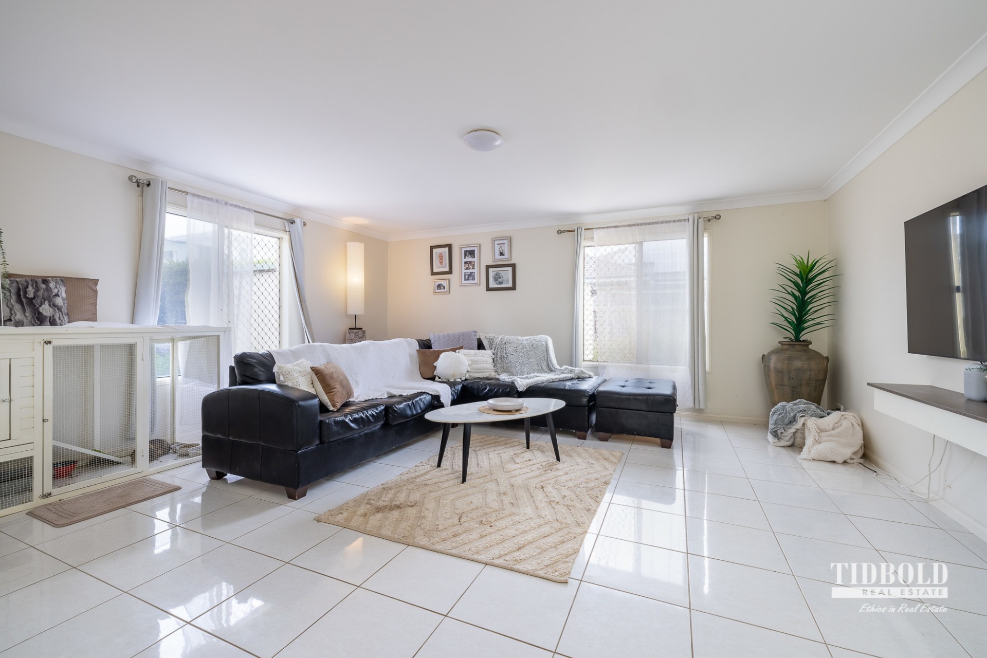 16 Magnetic Place, Redland Bay - Thumbnail 5