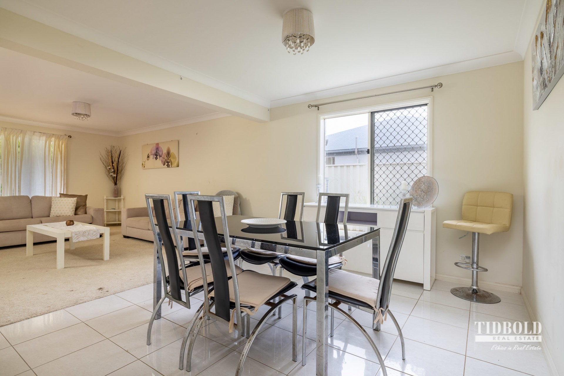 16 Magnetic Place, Redland Bay - Thumbnail 3