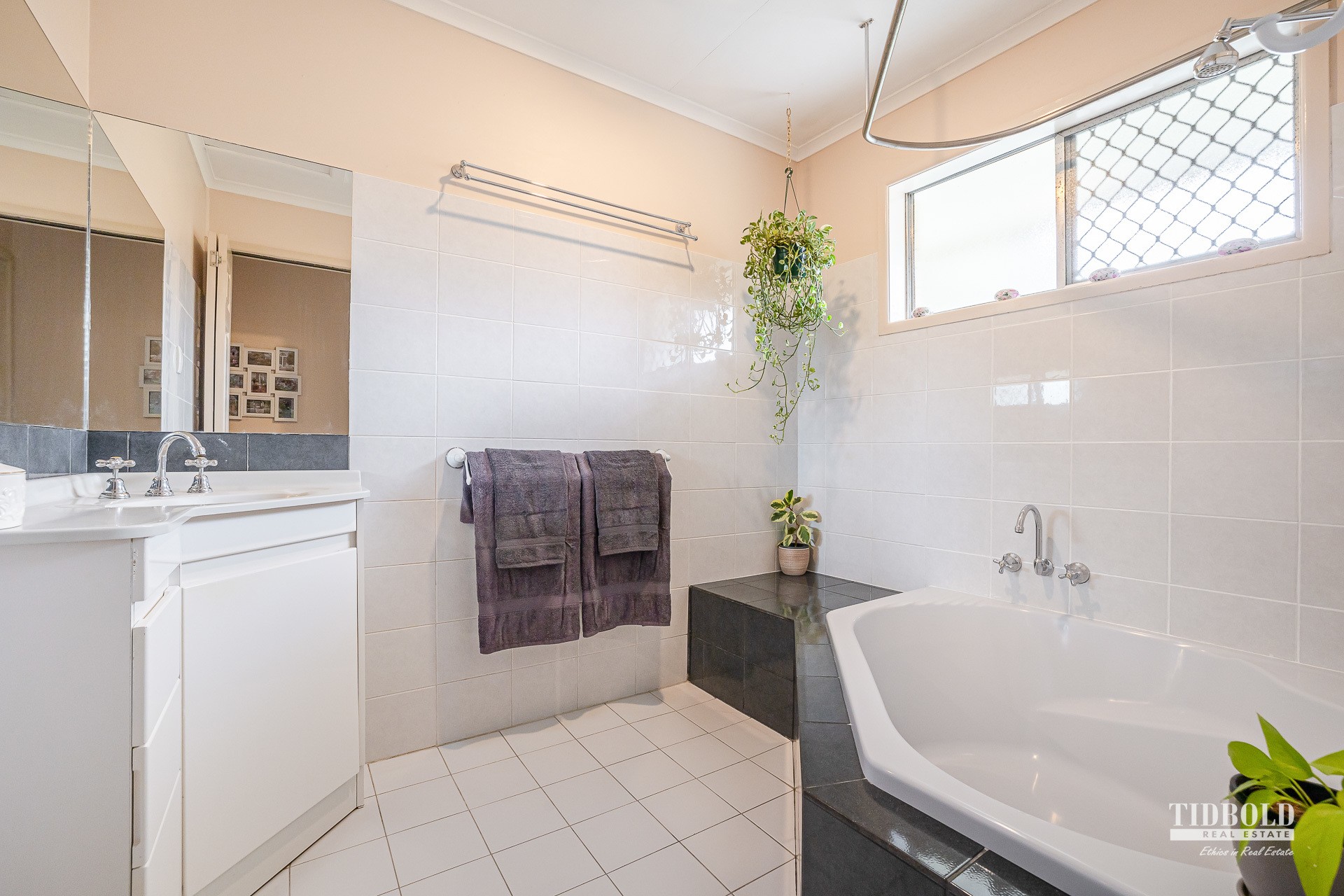 10 Lorrimore Street, Macgregor > Tidbold Real Estate