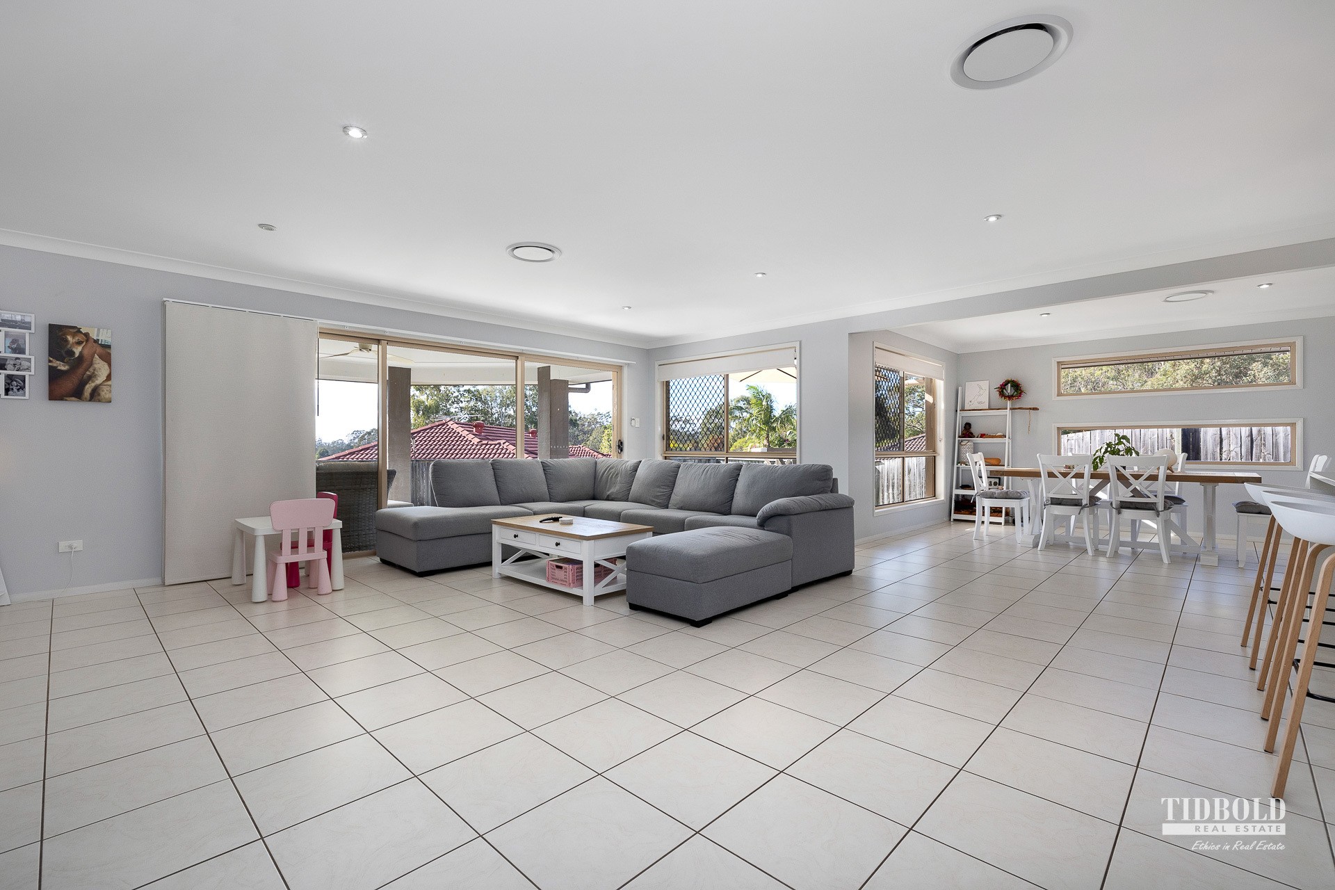 2 Kelby Close, Redland Bay - Thumbnail 3
