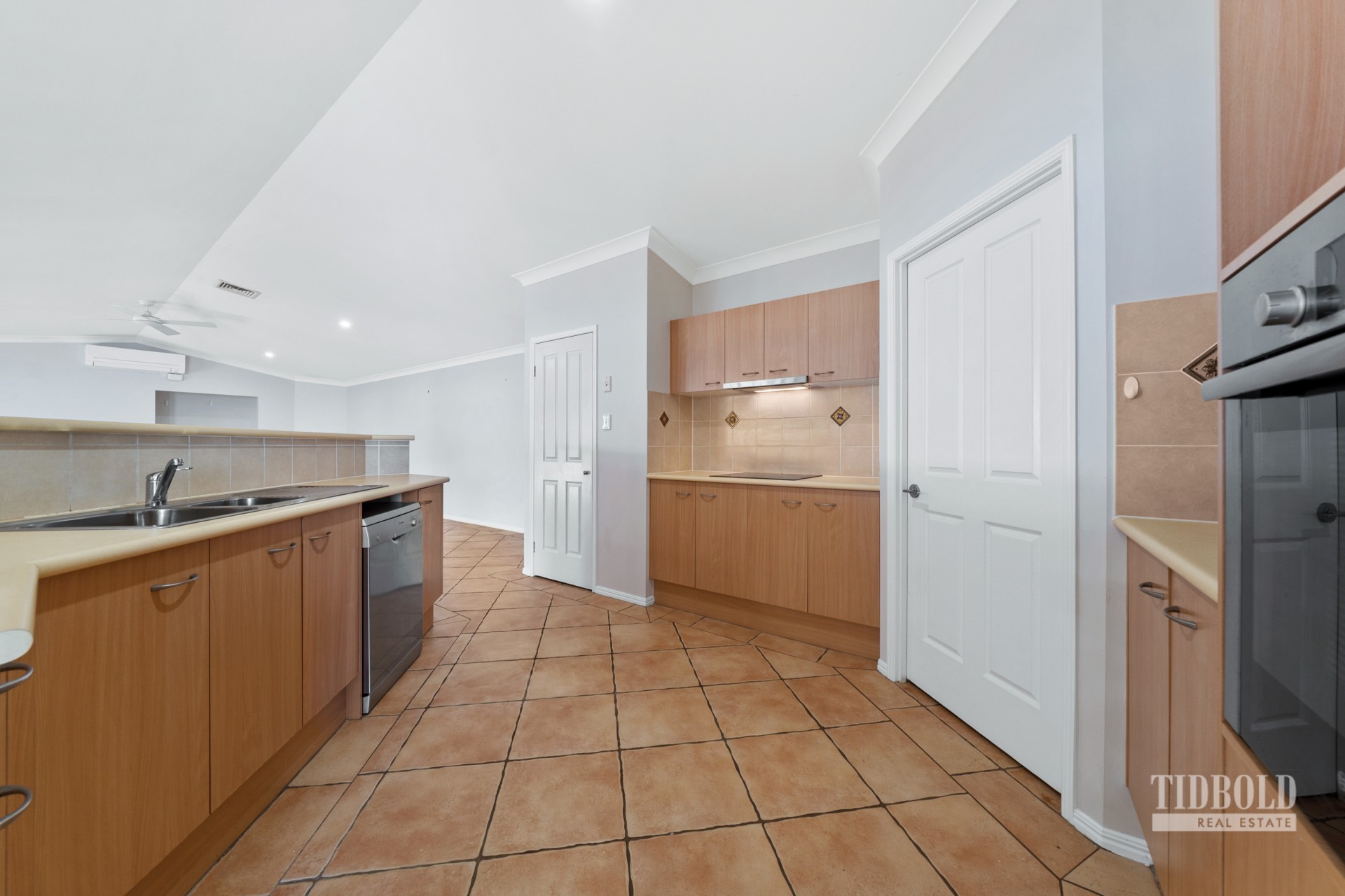 10 Seagrass Place, Redland Bay - Thumbnail 7