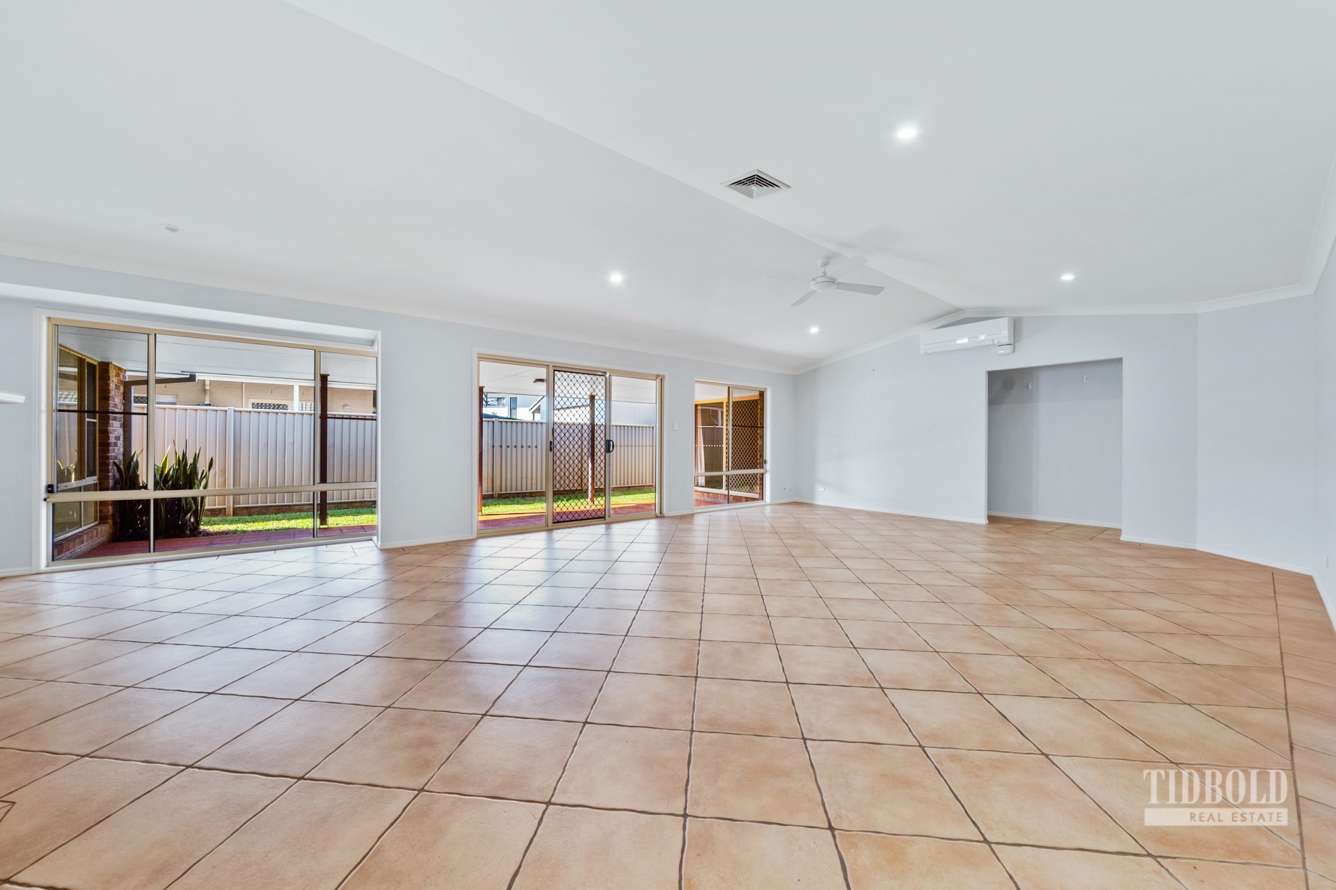 10 Seagrass Place, Redland Bay - Thumbnail 5