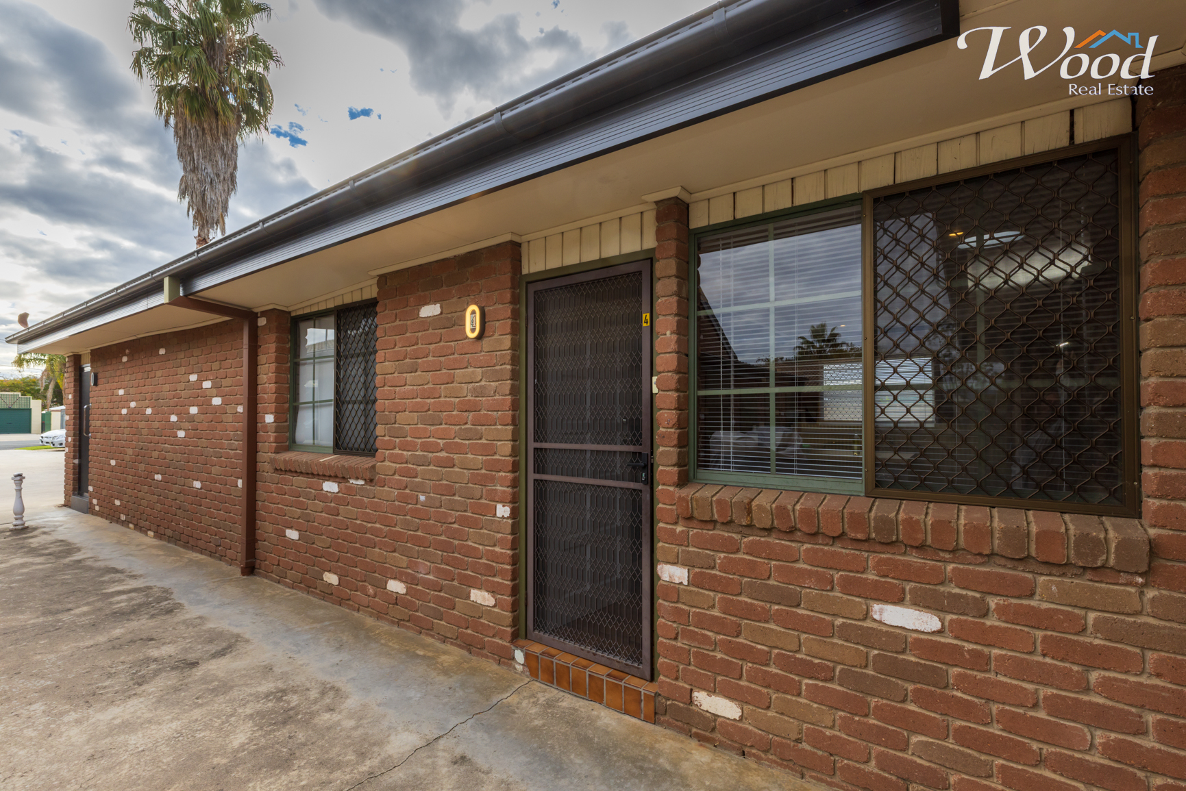 4/398 Kotthoff St, Lavington > Wood Real Estate