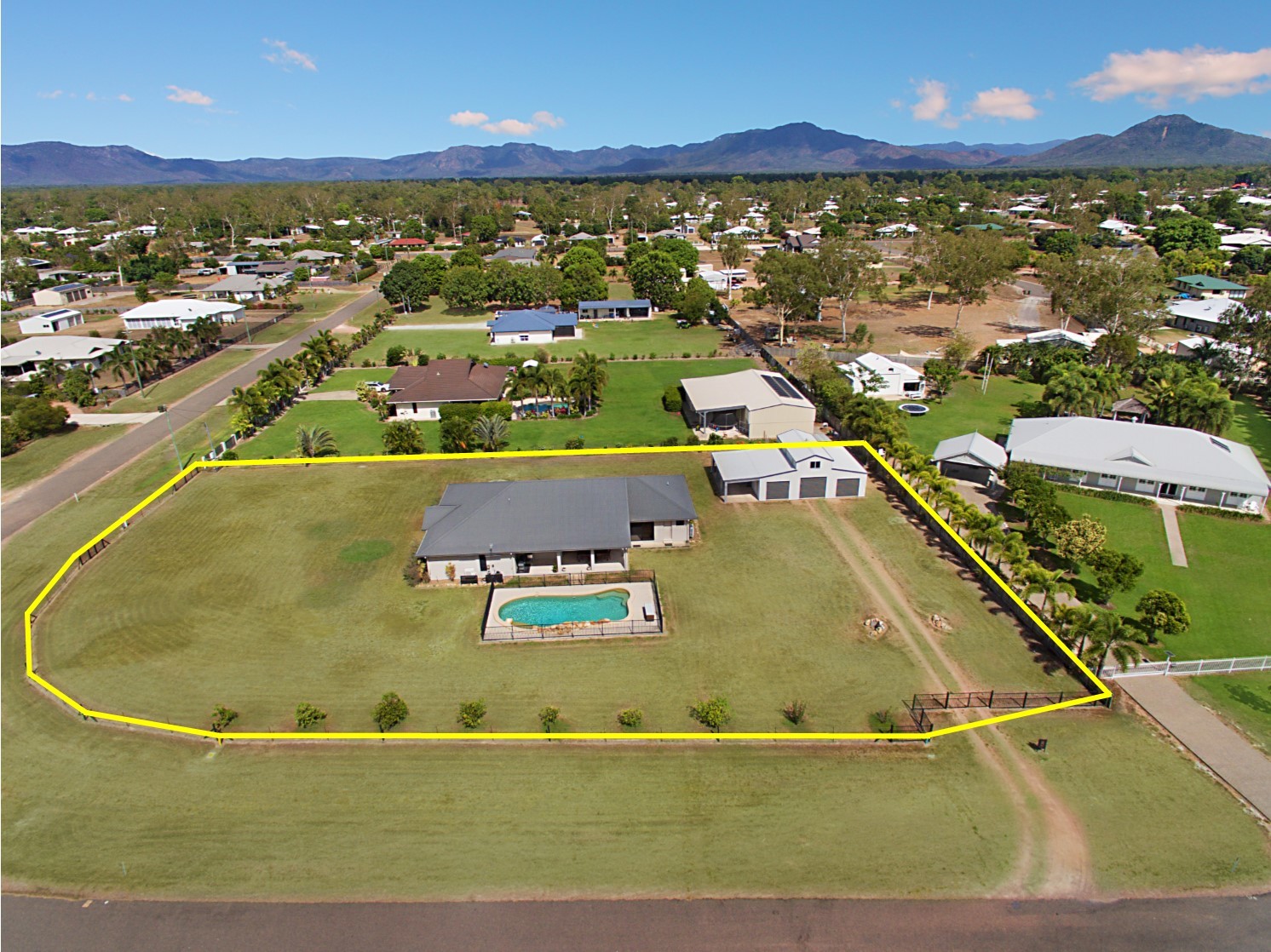 12 Therese Court, Alice River > RE/MAX Excellence