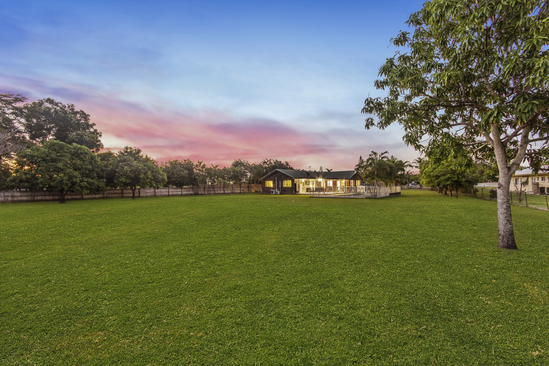 8 St Michael Court, Rangewood > RE/MAX Excellence