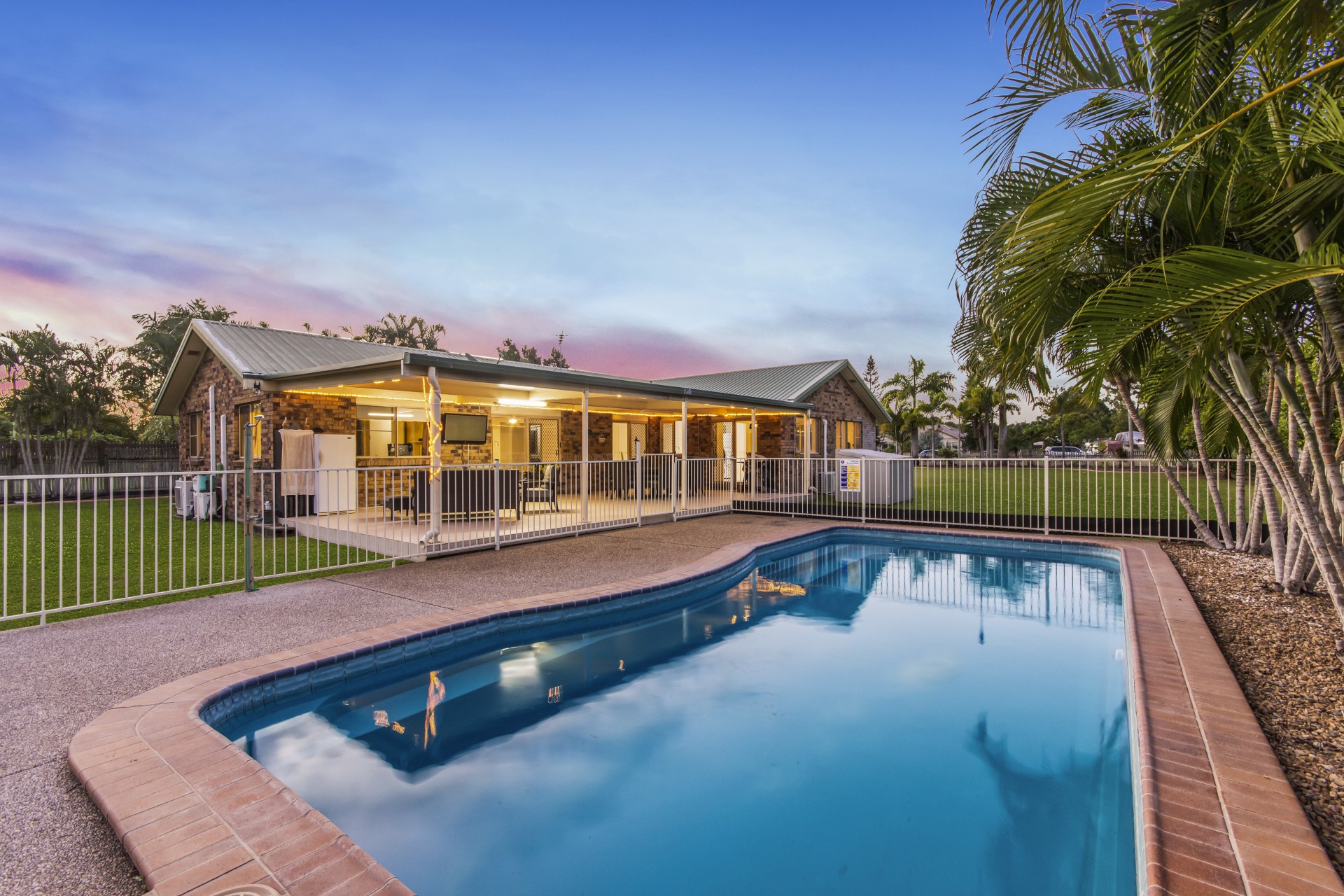 8 St Michael Court, Rangewood > RE/MAX Excellence