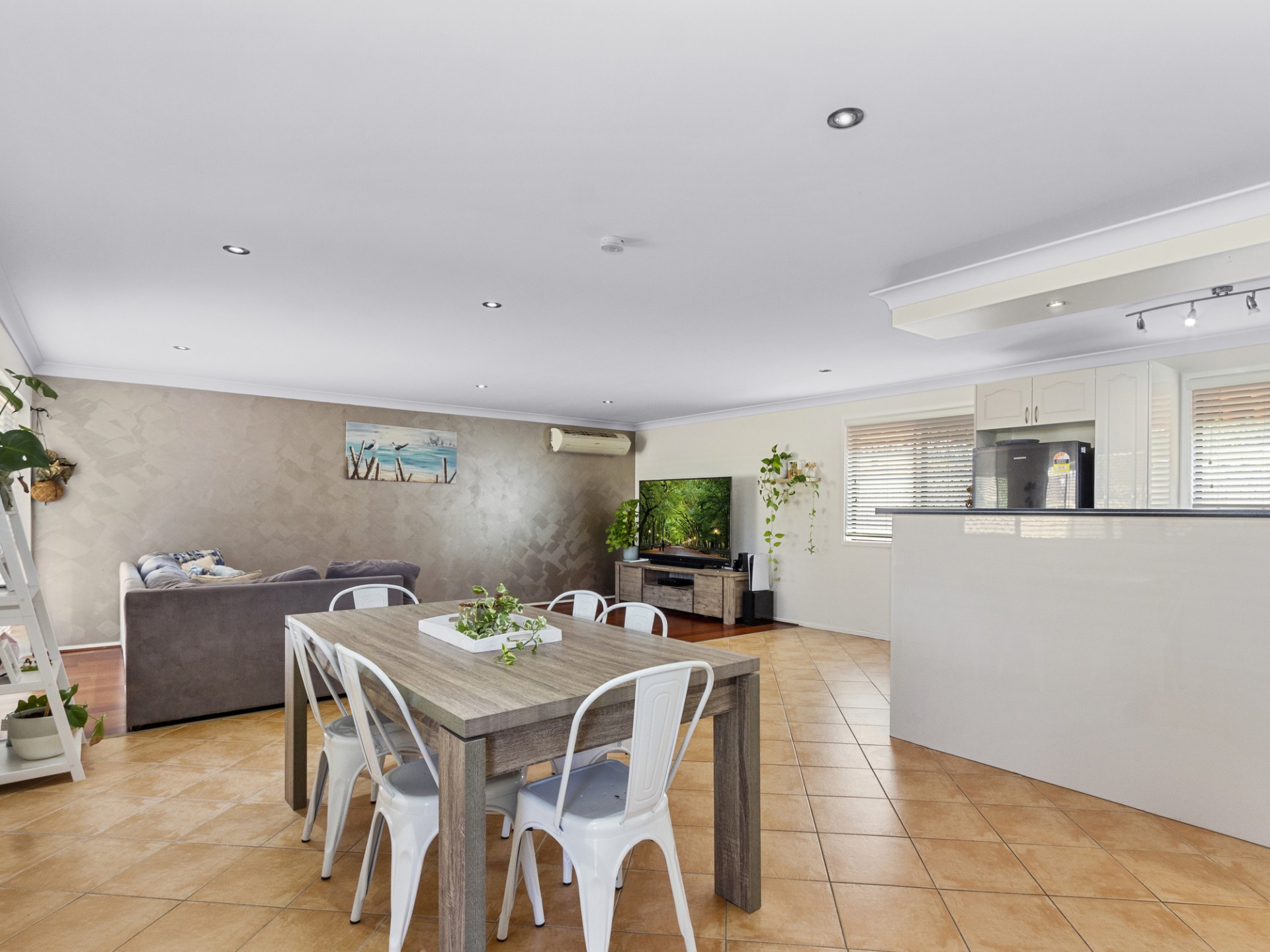 2/13 Eurimbula Court, Paradise Point - Image 1