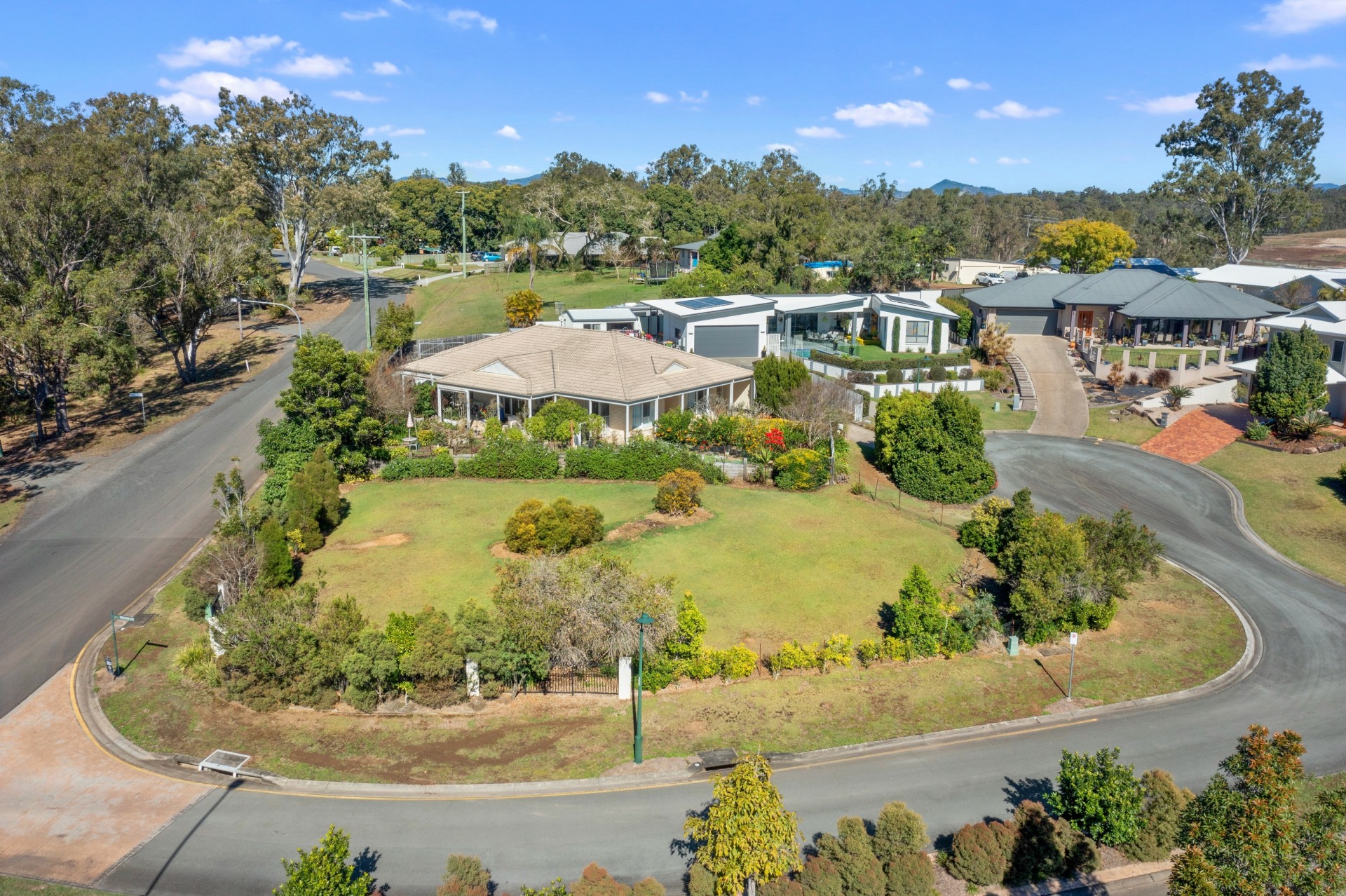 1 Pinnacle Court, Jones Hill > Tom Grady Real Estate