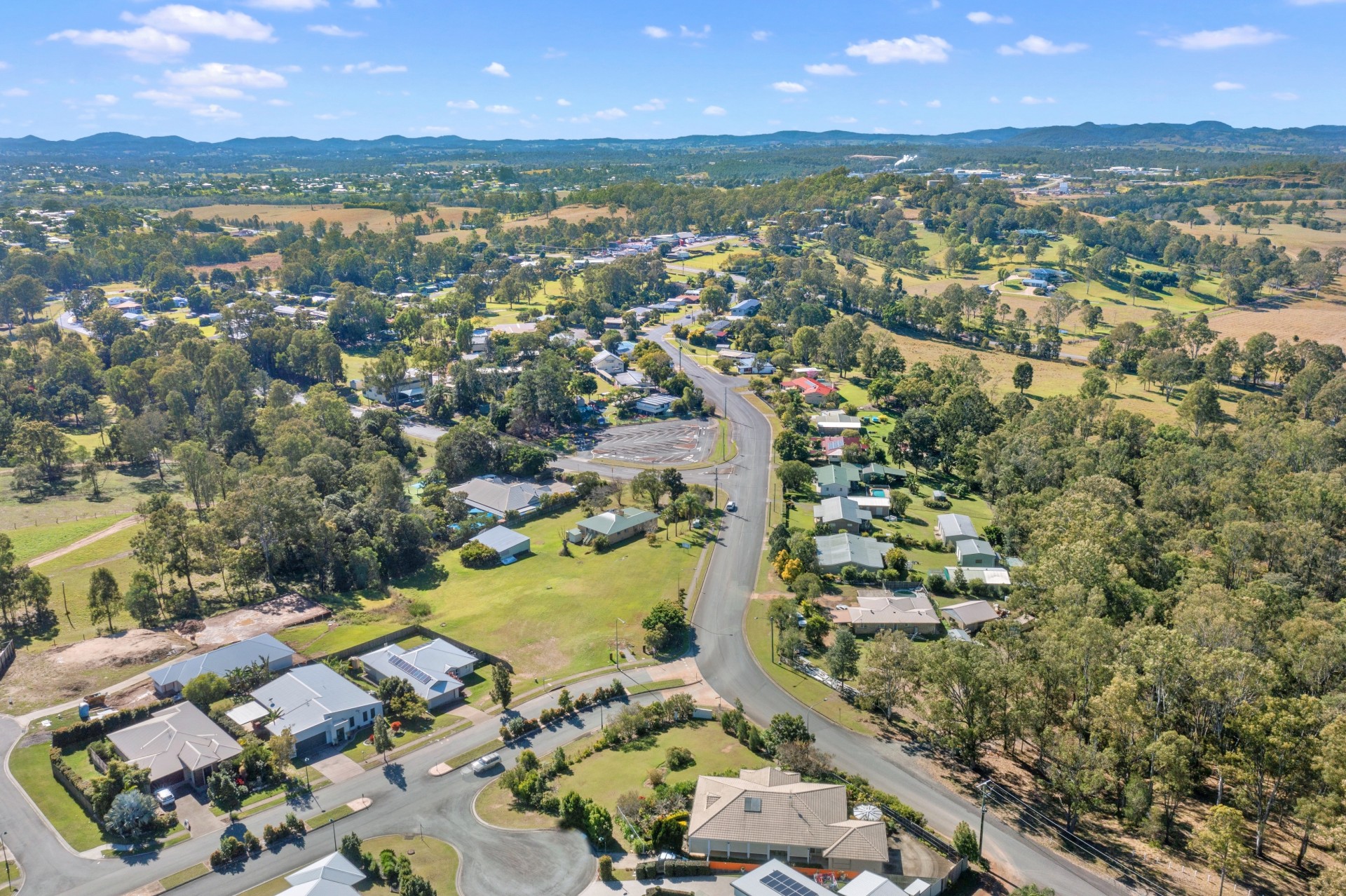 1 Pinnacle Court, Jones Hill > Tom Grady Real Estate