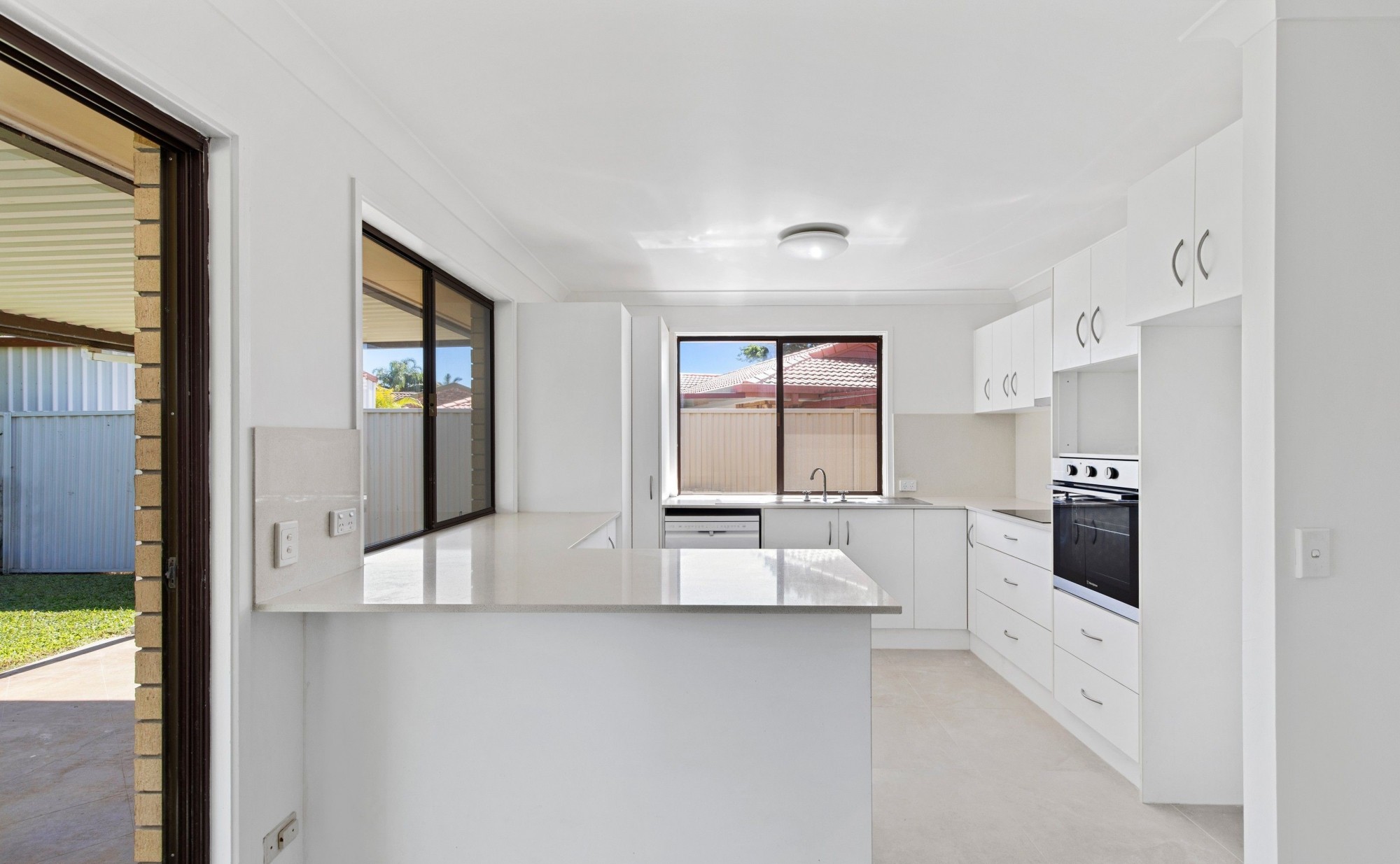 24 Wendoree Way, Coombabah - Thumbnail 3