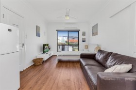 2/56 Nielson Street, Chermside, QLD 4032