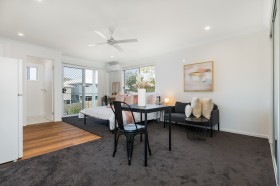 2/143 Gallipoli Road, Carina Heights, QLD 4152