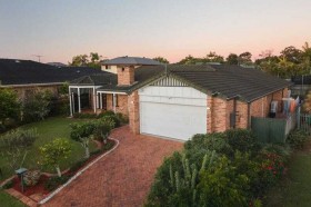 33 Oakmont Street, Carindale, QLD 4152
