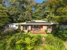 22 Centenary Drive, Maleny, QLD 4552
