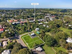 5 Myrtle Street, Maleny, QLD 4552