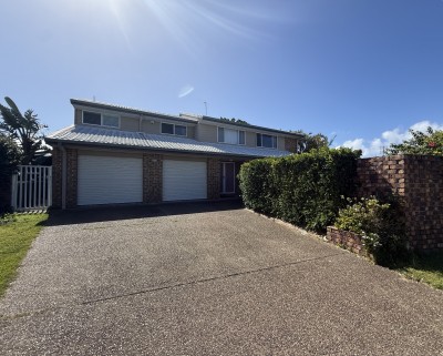 Property in Paradise Point - $1,600 Per Week