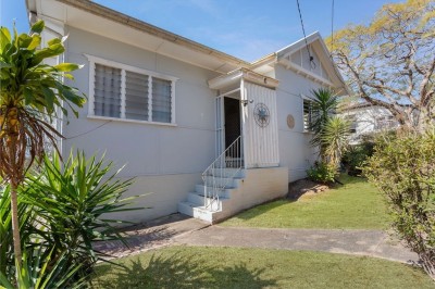 Property in North Ipswich - Offers over $749,000