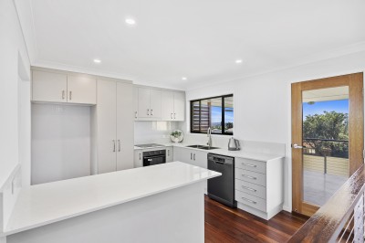 Property in Flinders View - $879,000 Neg