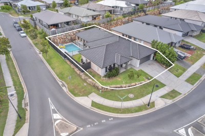 Property in Deebing Heights - Interest Above $1,100,000