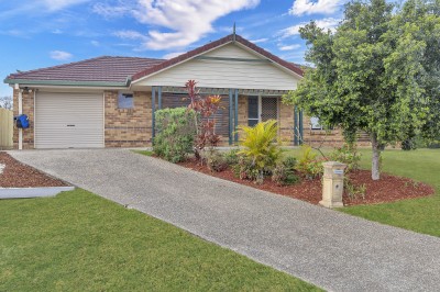 Property in Flinders View - $769,000 | Updated kitchen & bathroom